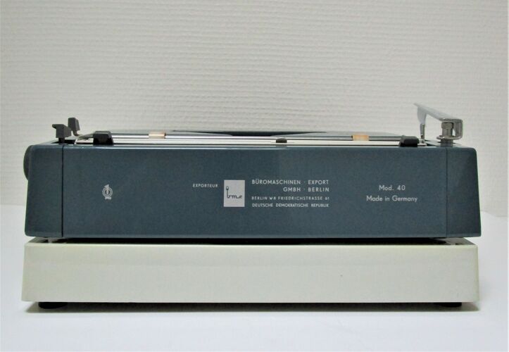 Machine à écrire erika 40 bleu et blanc années 70 made in germany