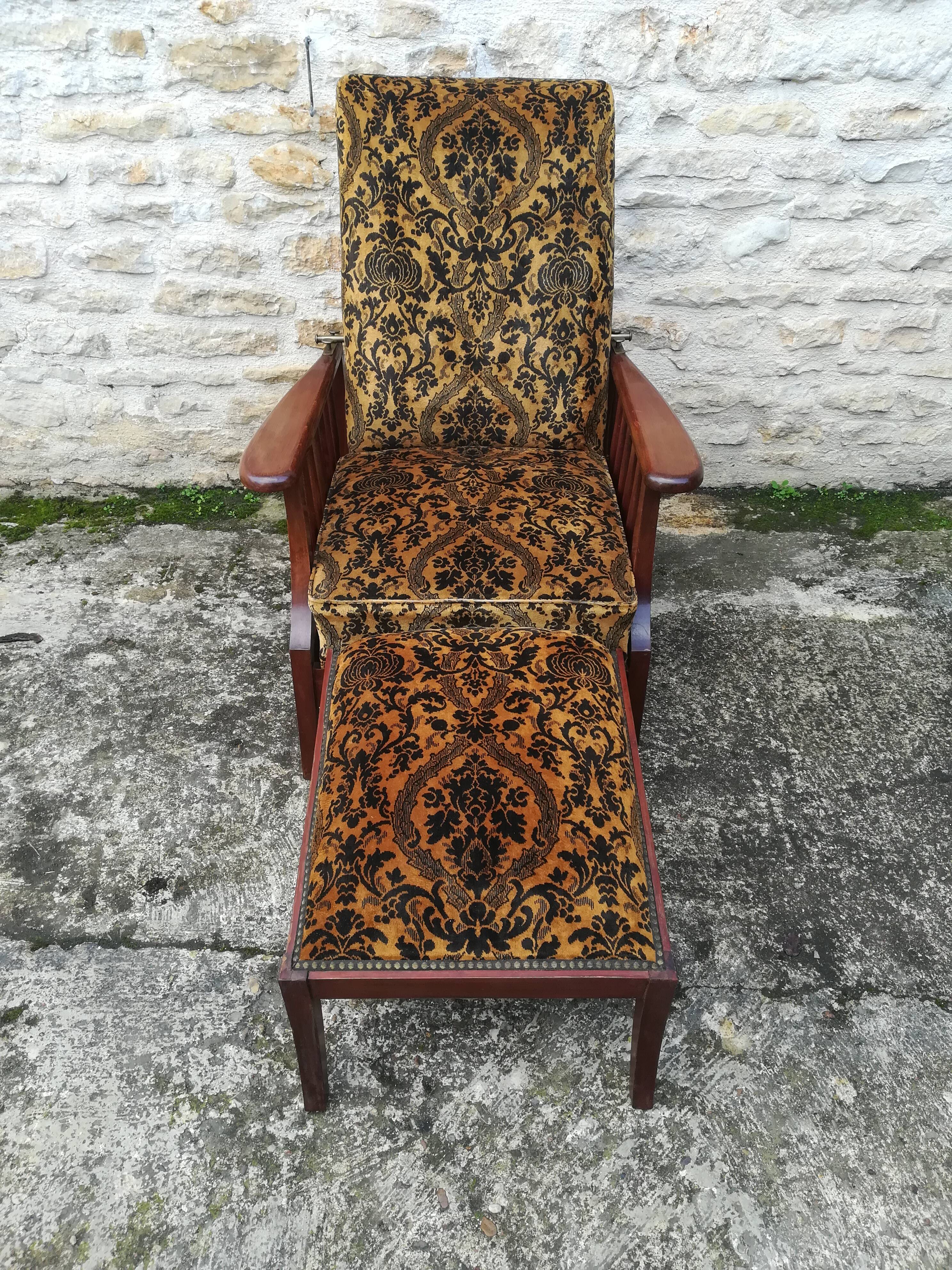 Morris armchair retractable footrest