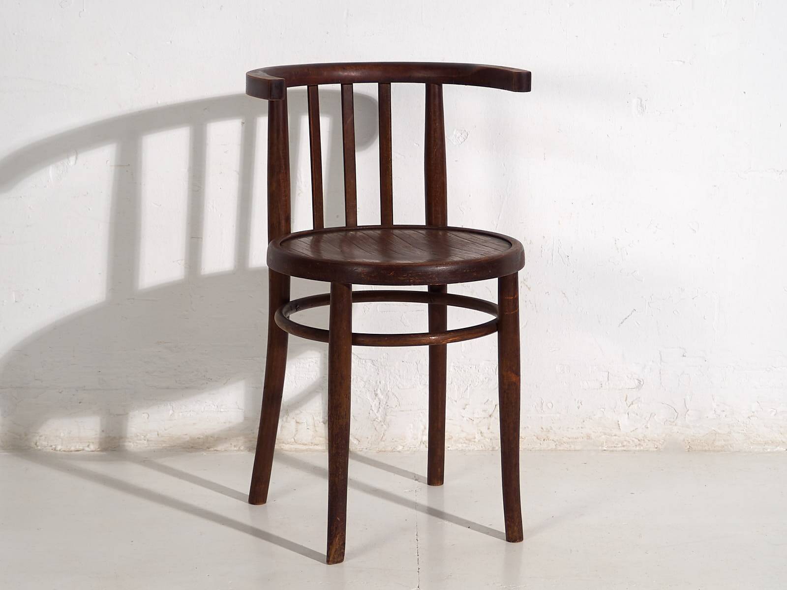 Antique bentwood chairs (circa 1920). Set of 4 pieces no. 2