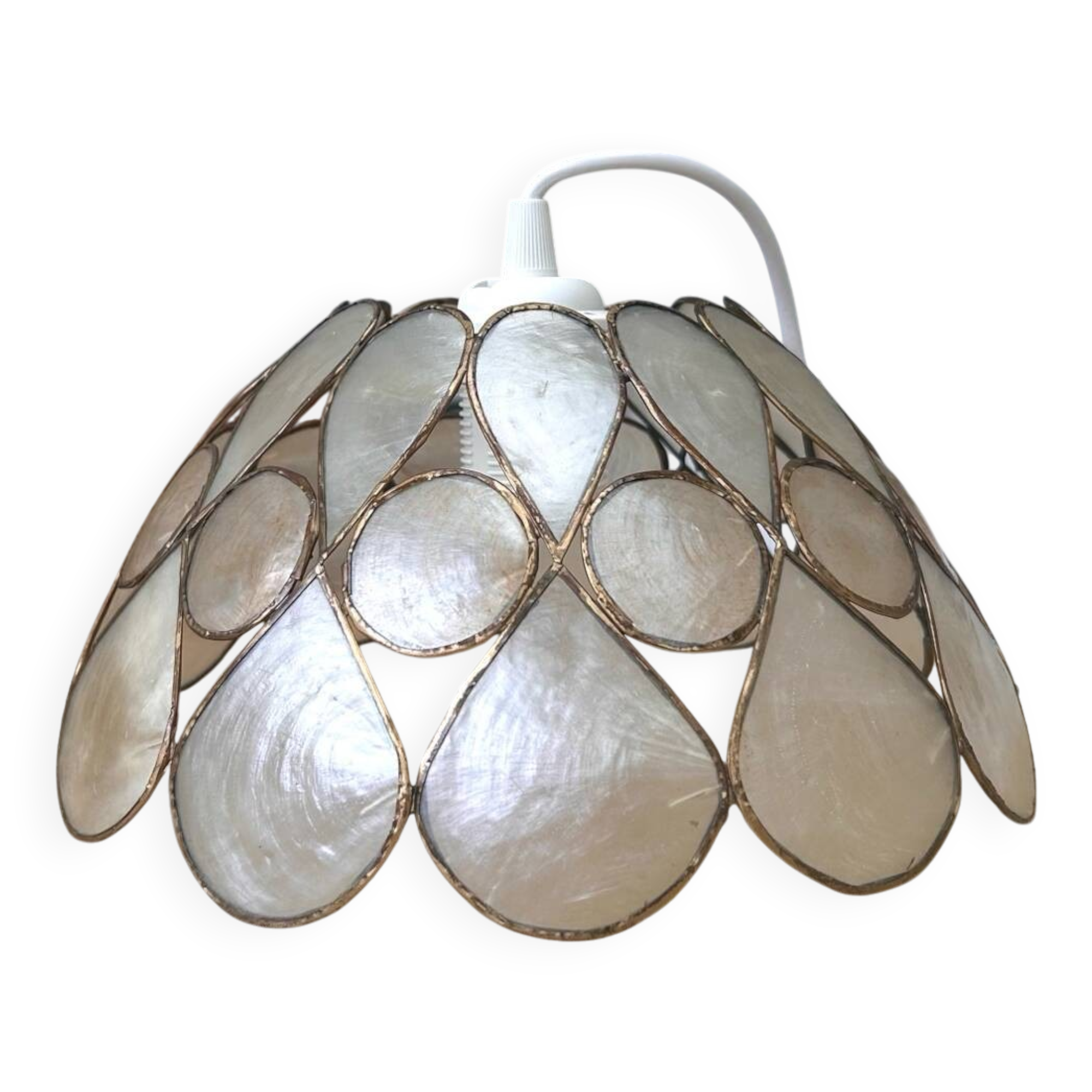 Beige mother-of-pearl "Petals" pendant