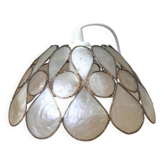 Beige mother-of-pearl "Petals" pendant