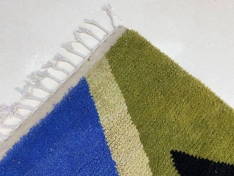 Traditional hand-woven Beni Ouraine rug, size 150 x 250 cm