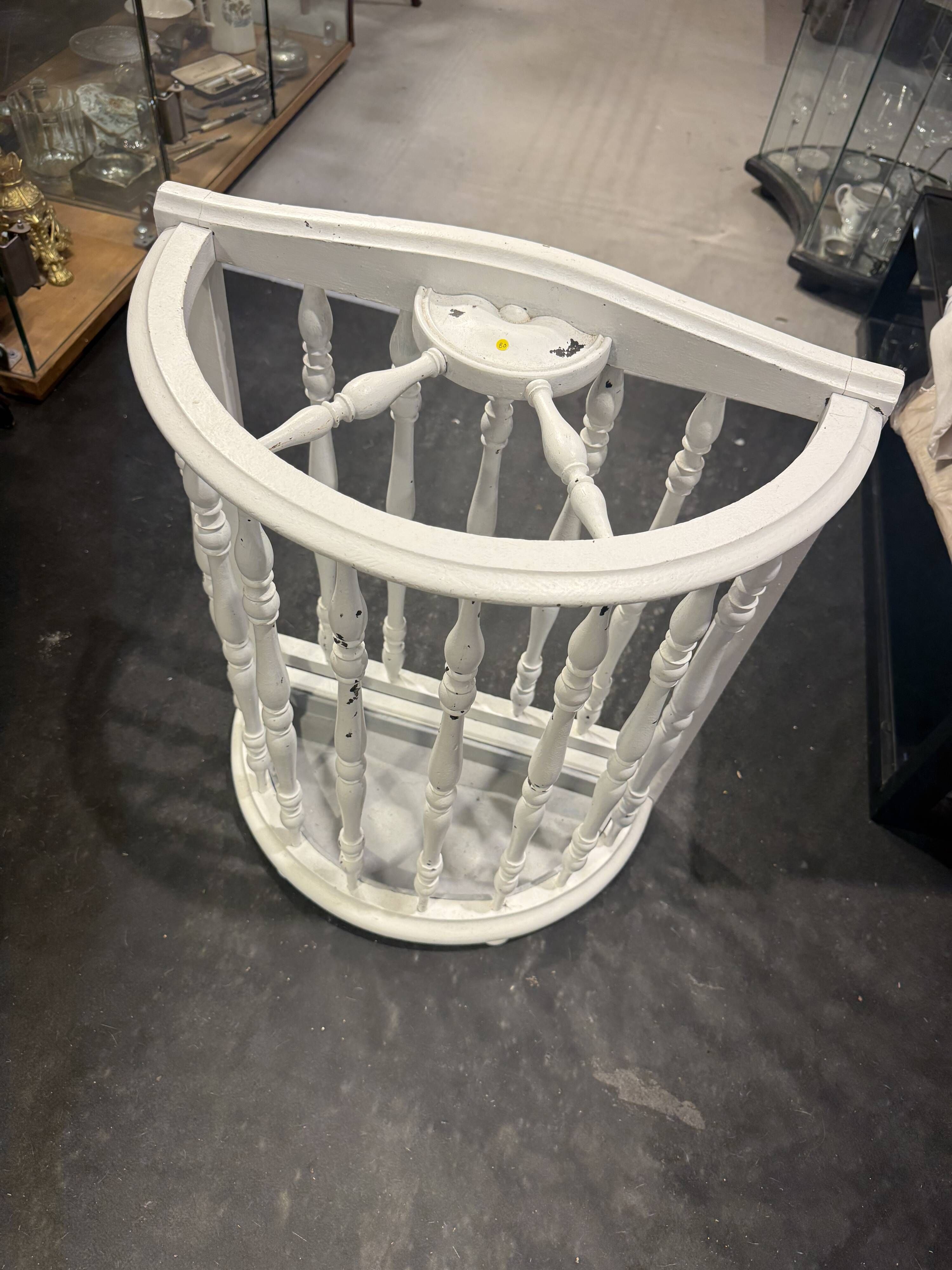 Umbrella stand / Half-moon fishing rod holder with baluster columns