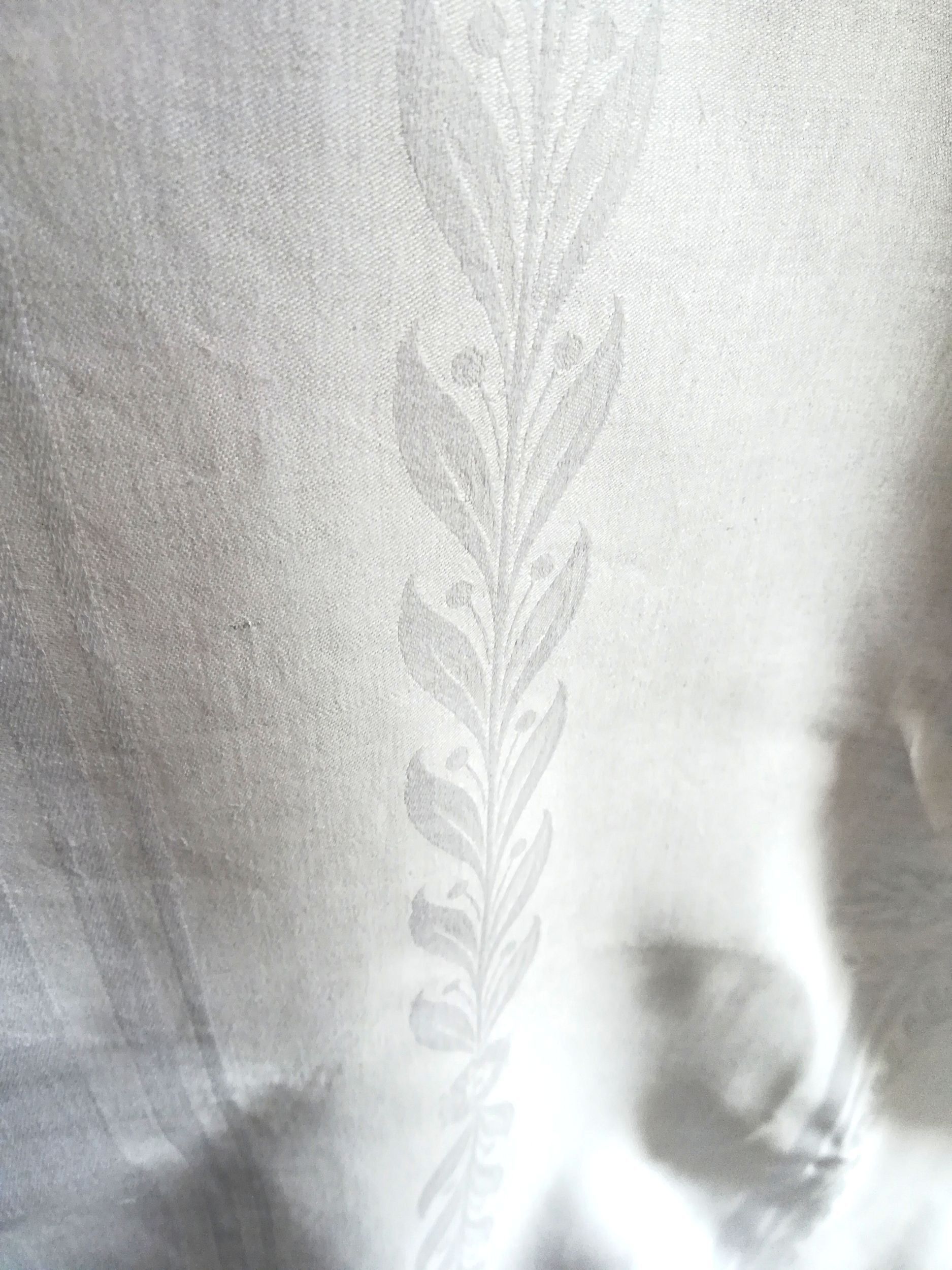 Long-length damask linen tablecloth