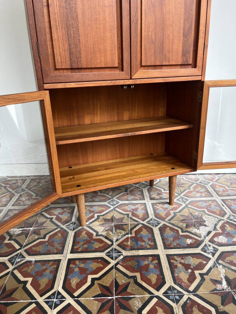 Dyrlund display cabinet