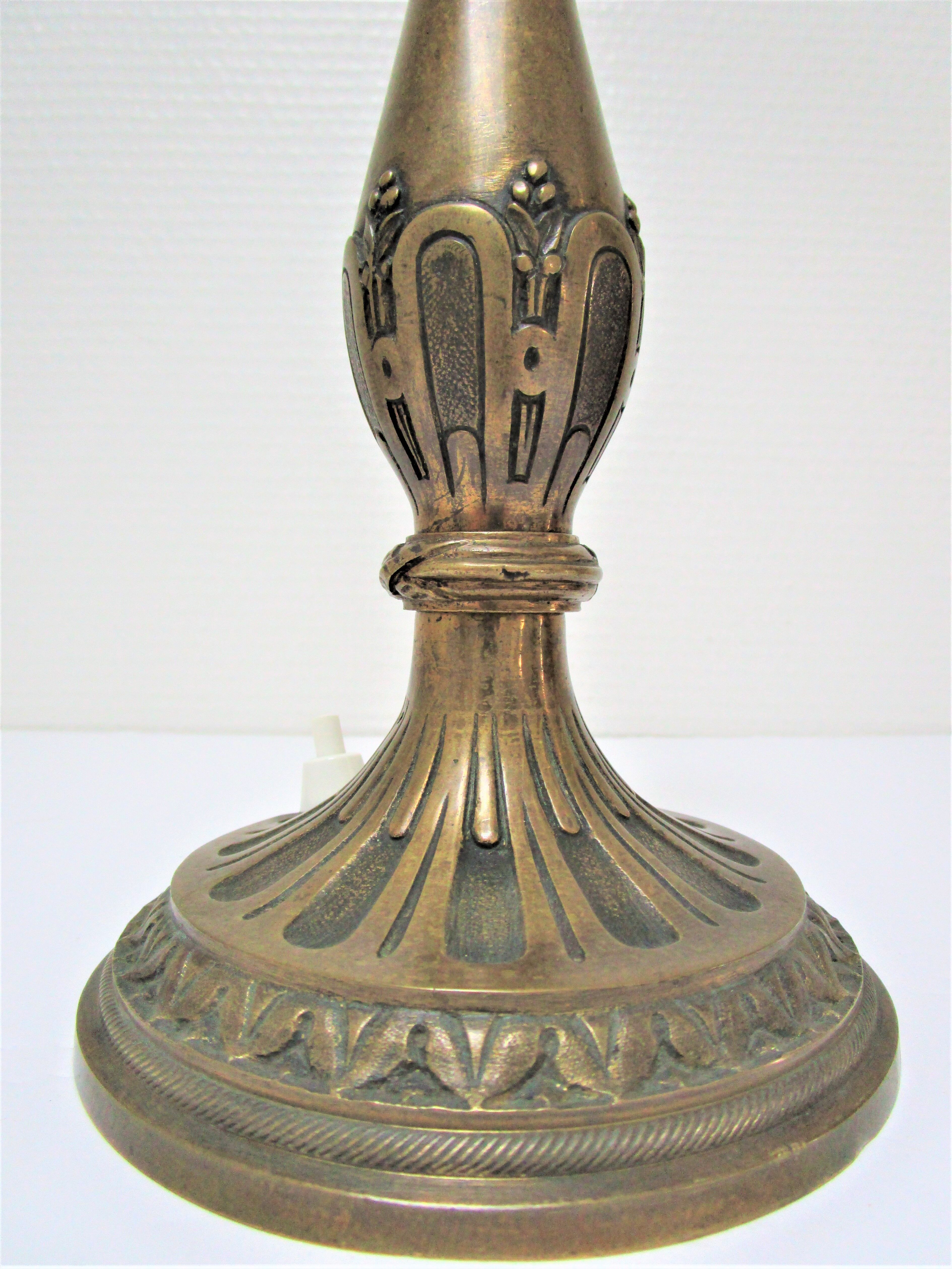 Patinated bronze lamp neo classic vintage style