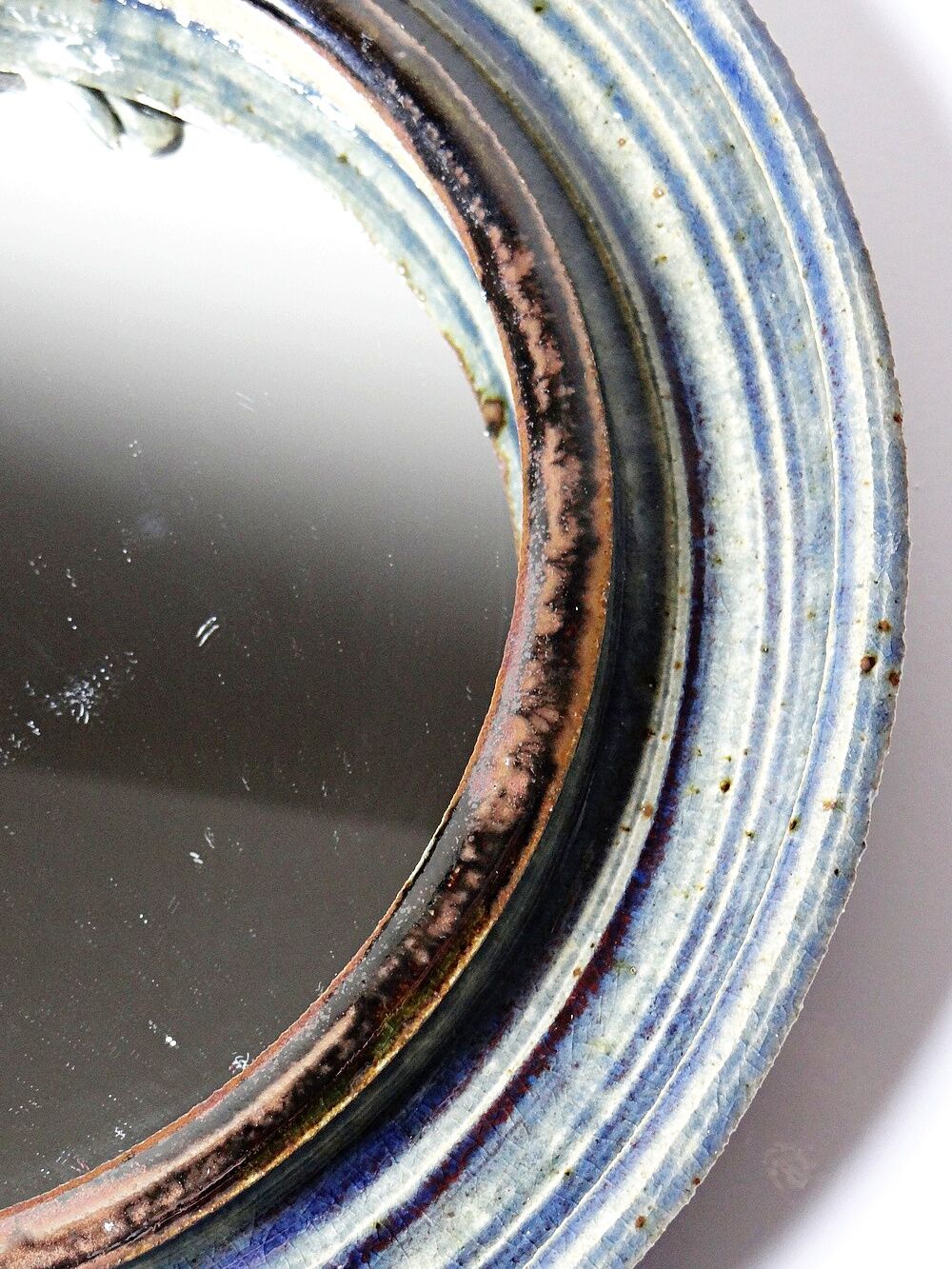 Round wall mirror in blue stoneware La Borne Catido floral decoration 1960 - Accidents