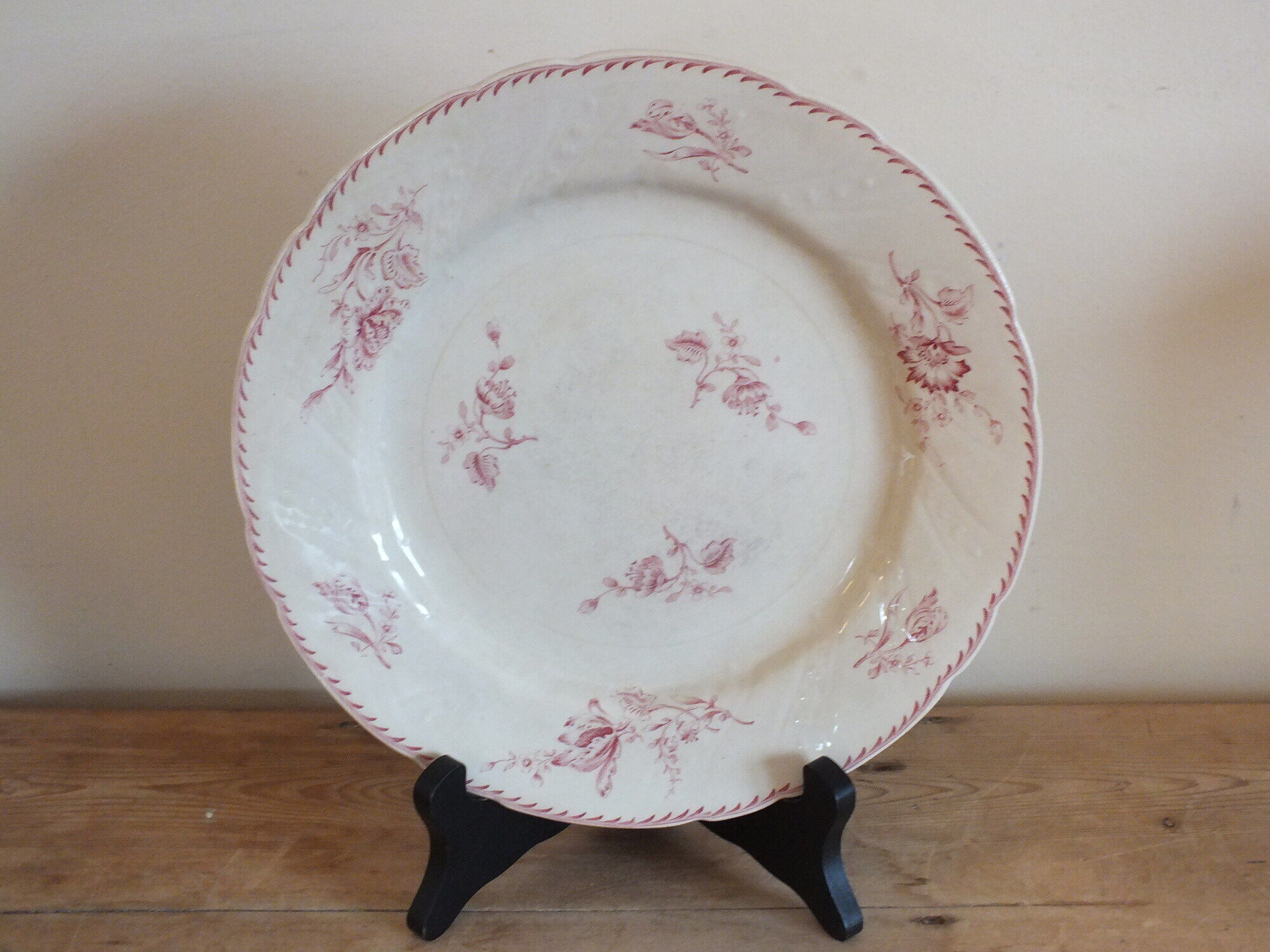 Assiette plate Lunéville KG du service Saxe rose en Terre de Fer