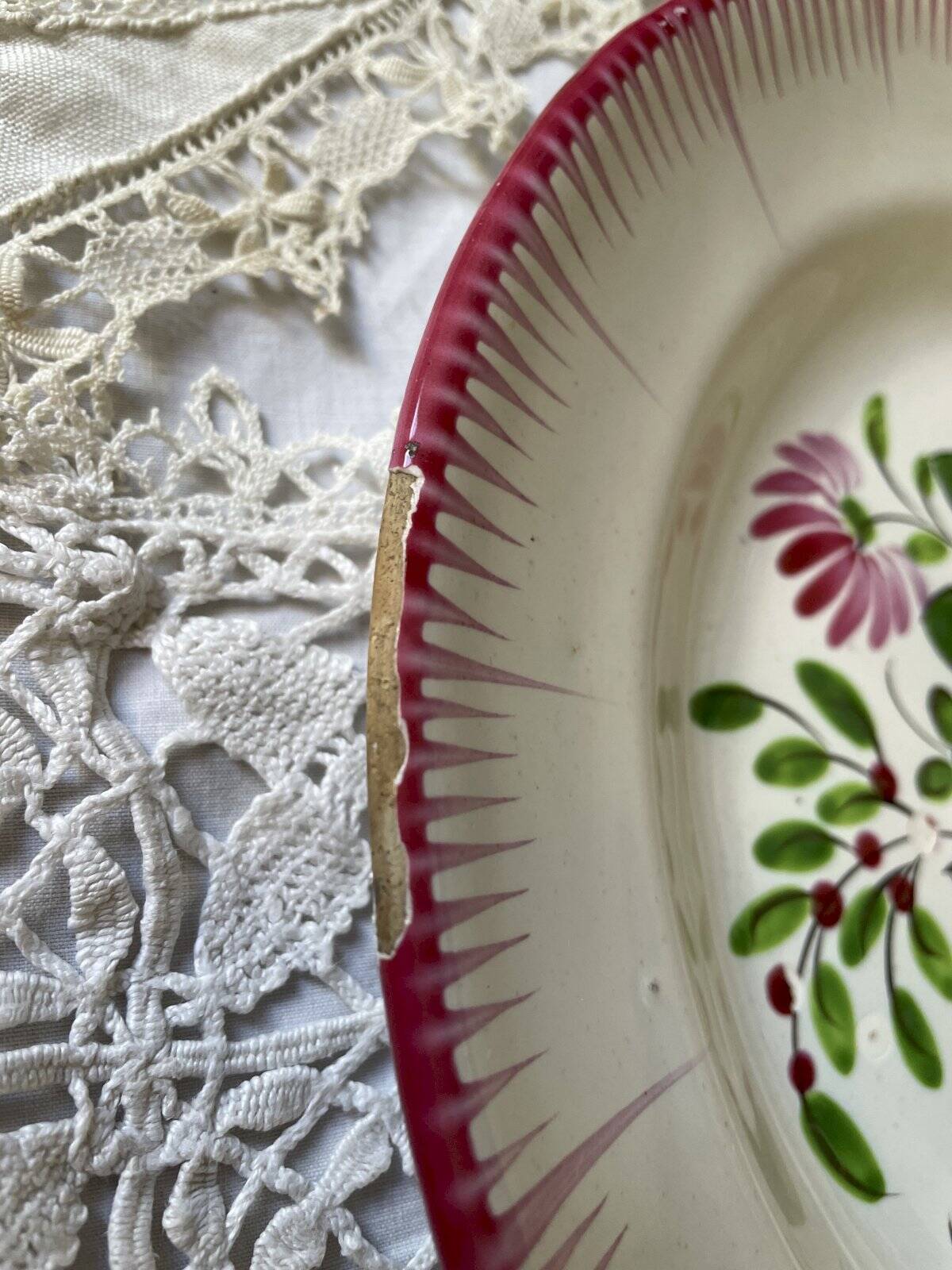 2 antique decorative plates Les Islettes