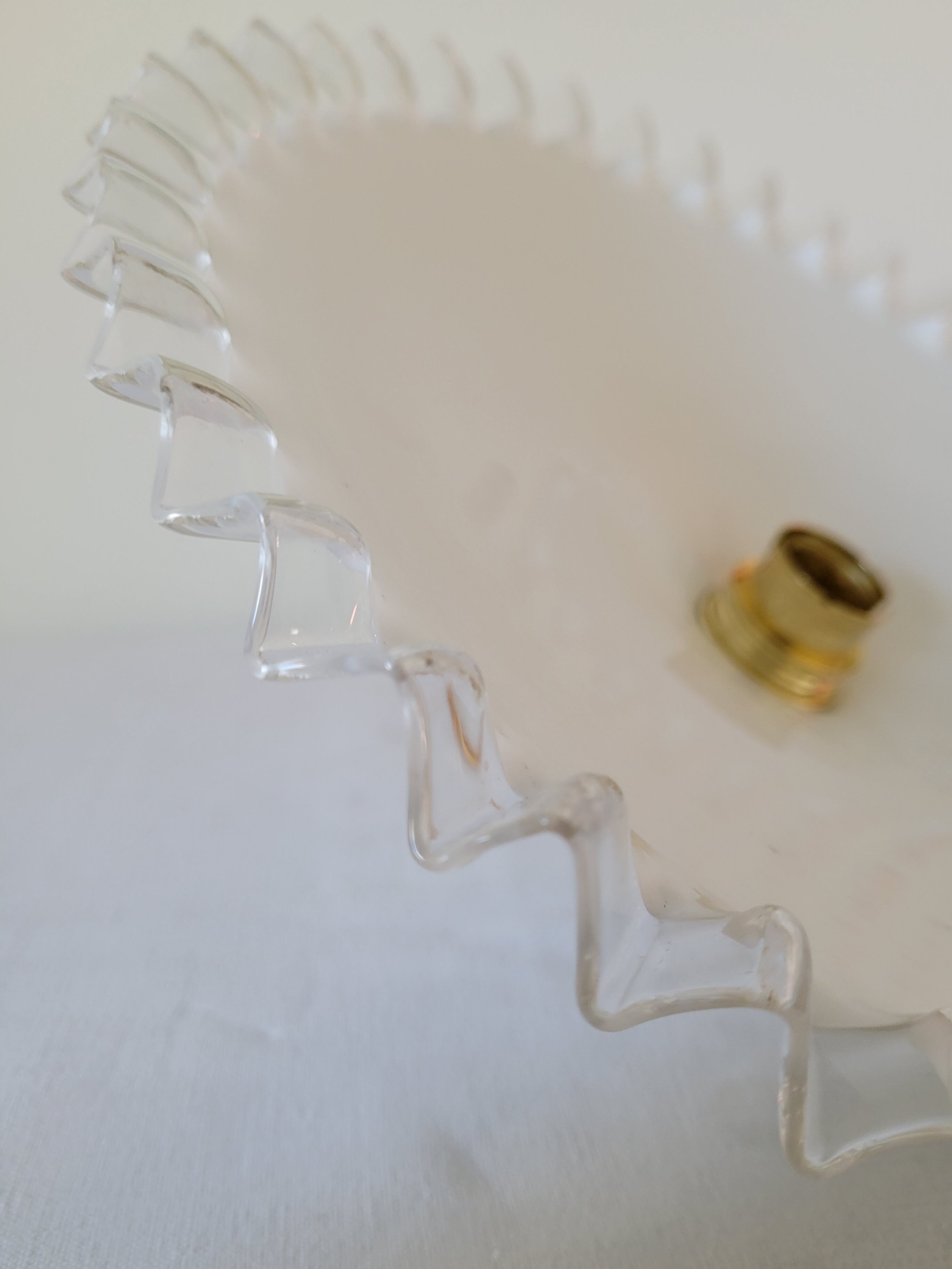 Toothed opaline suspension