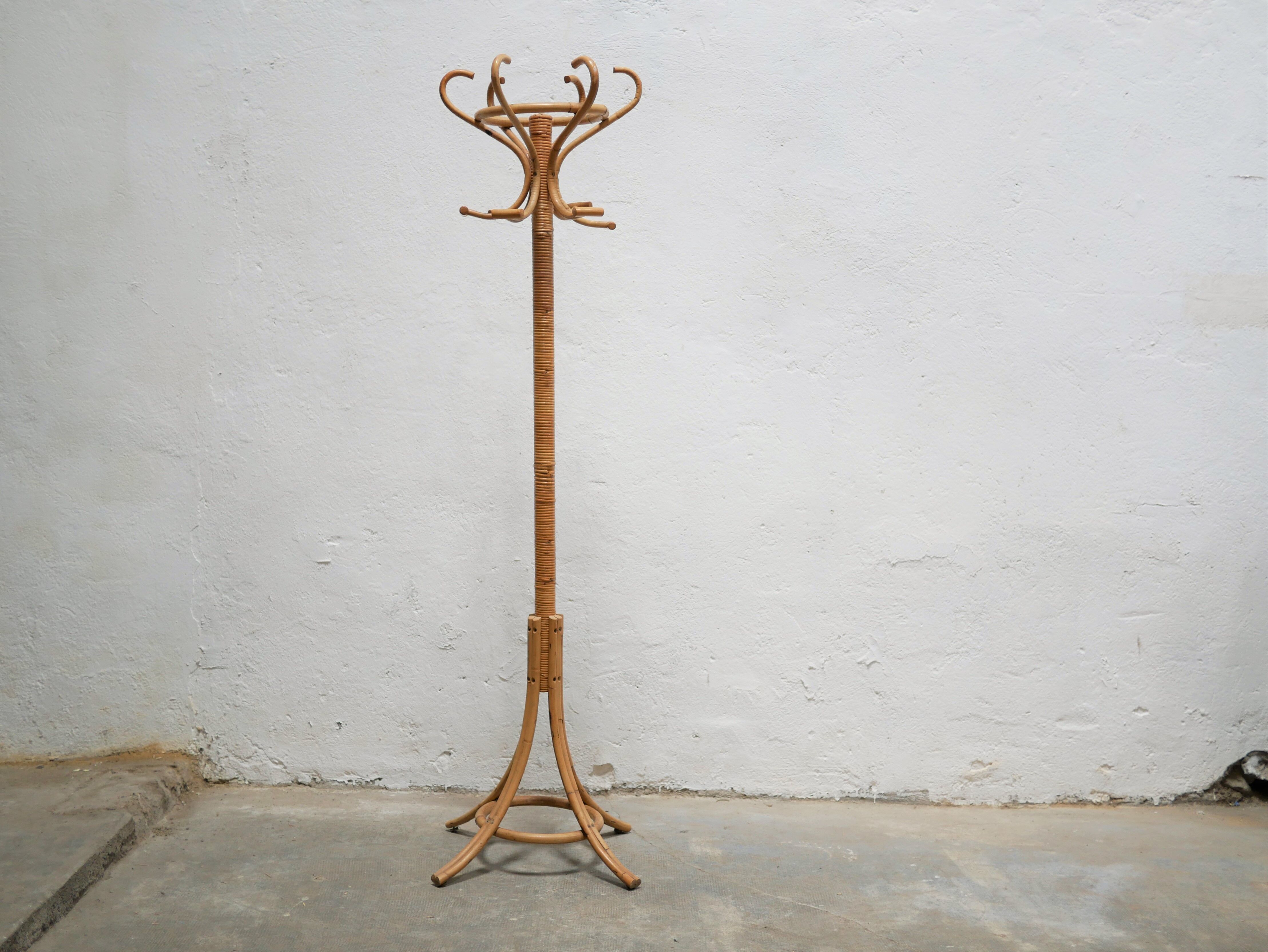 Porte-manteau vintage en rotin