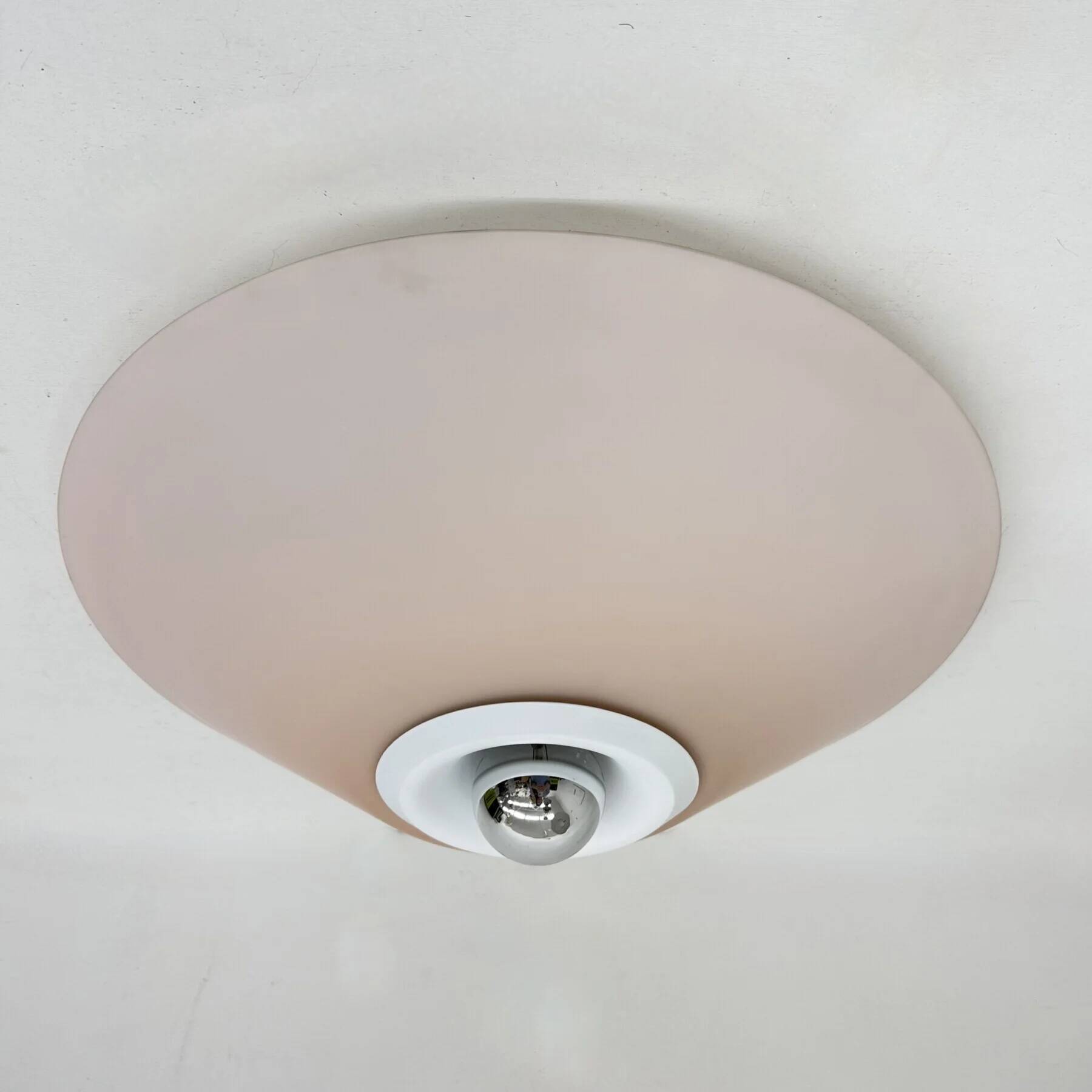 Postmodern Italian pink glass wall lamp, 1980s