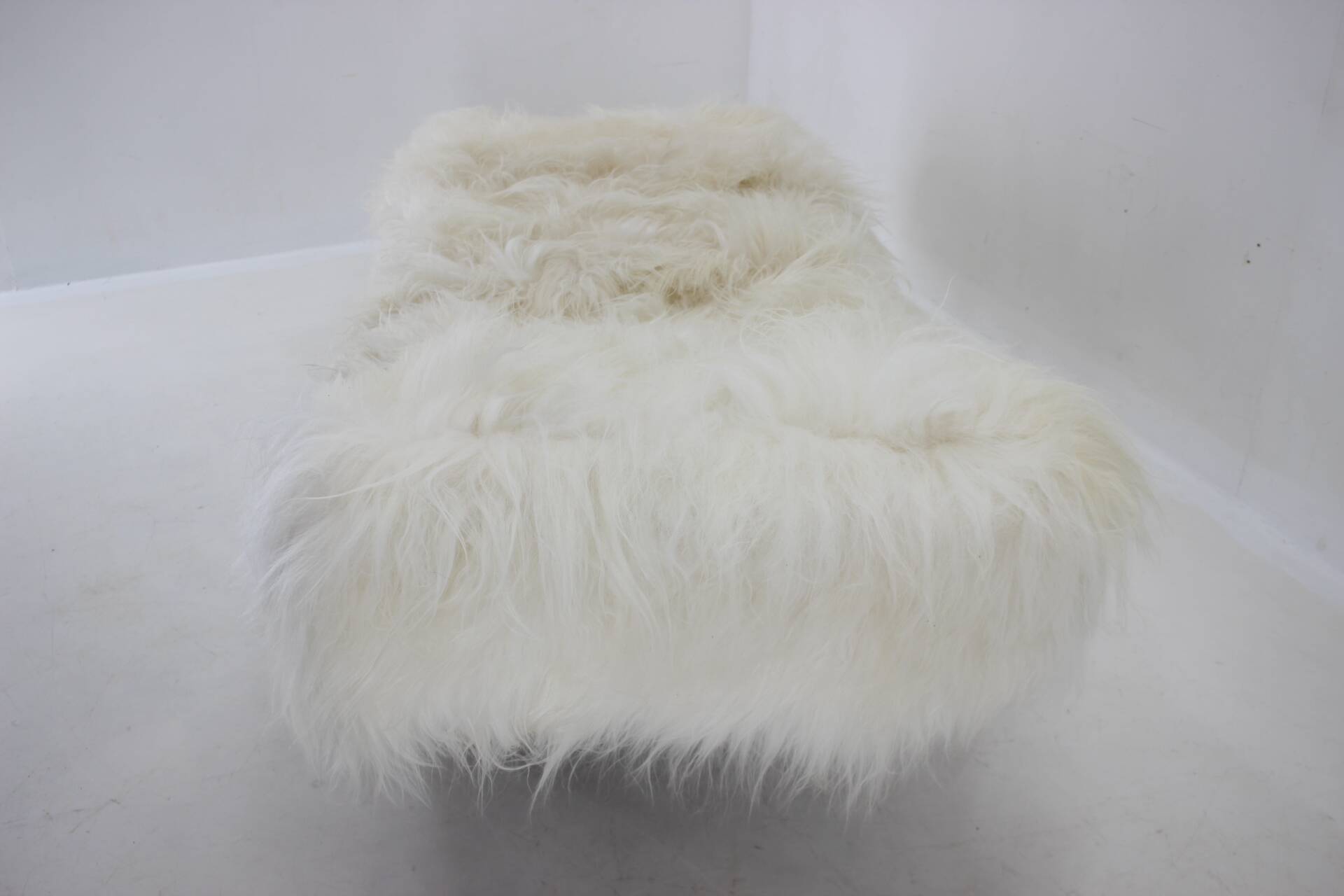 1960s Exclusive Daybed in Sheep Skin