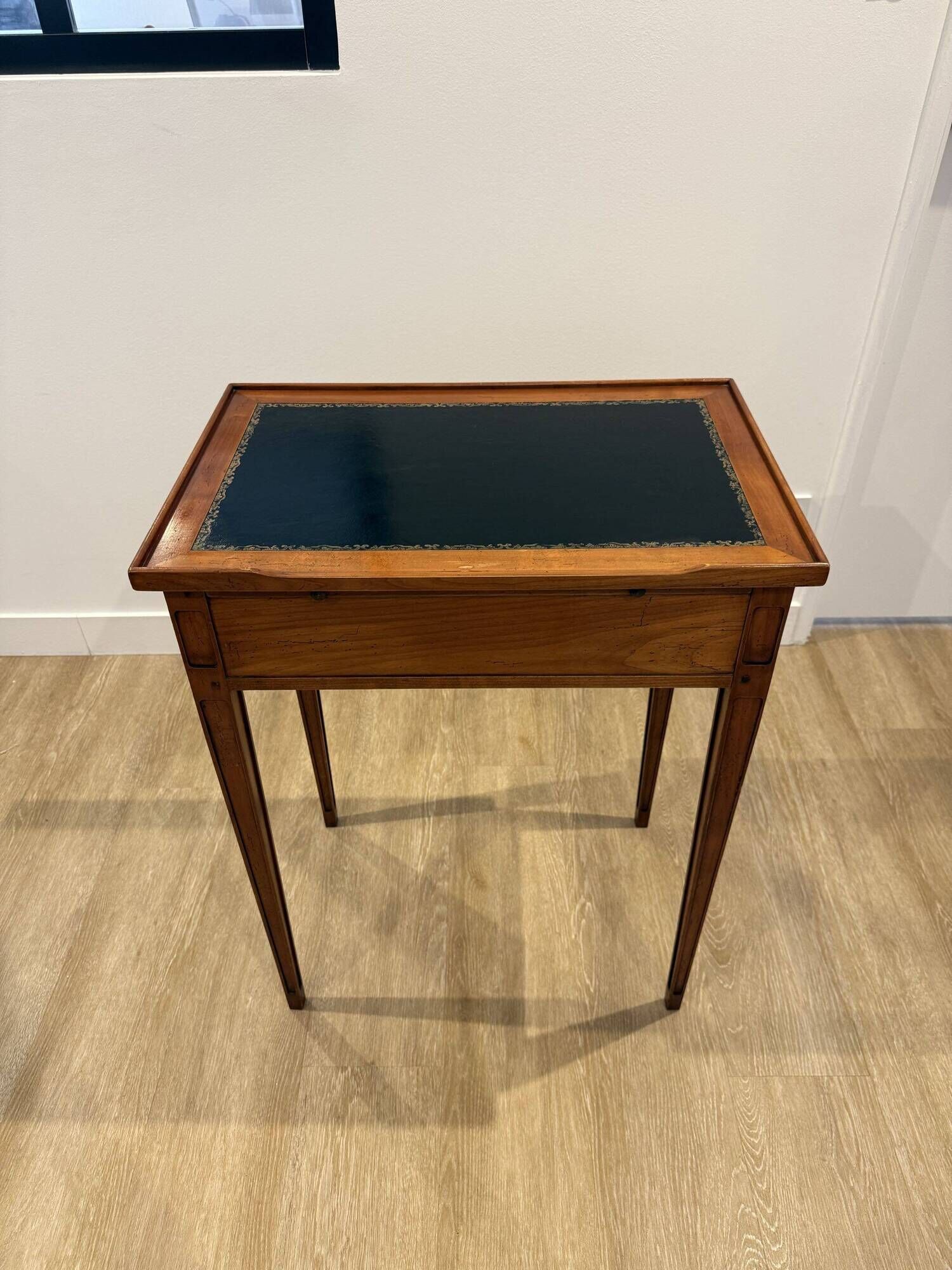 Bureau d'appoint style Louis XVI