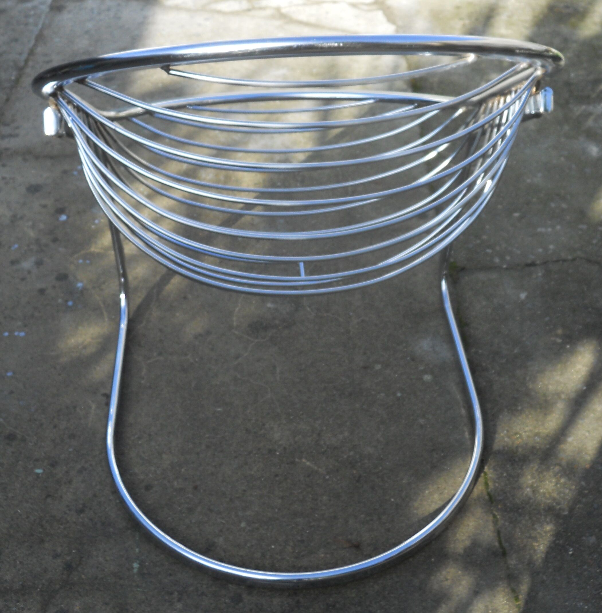 Flesh gastone rinaldi egg chair
