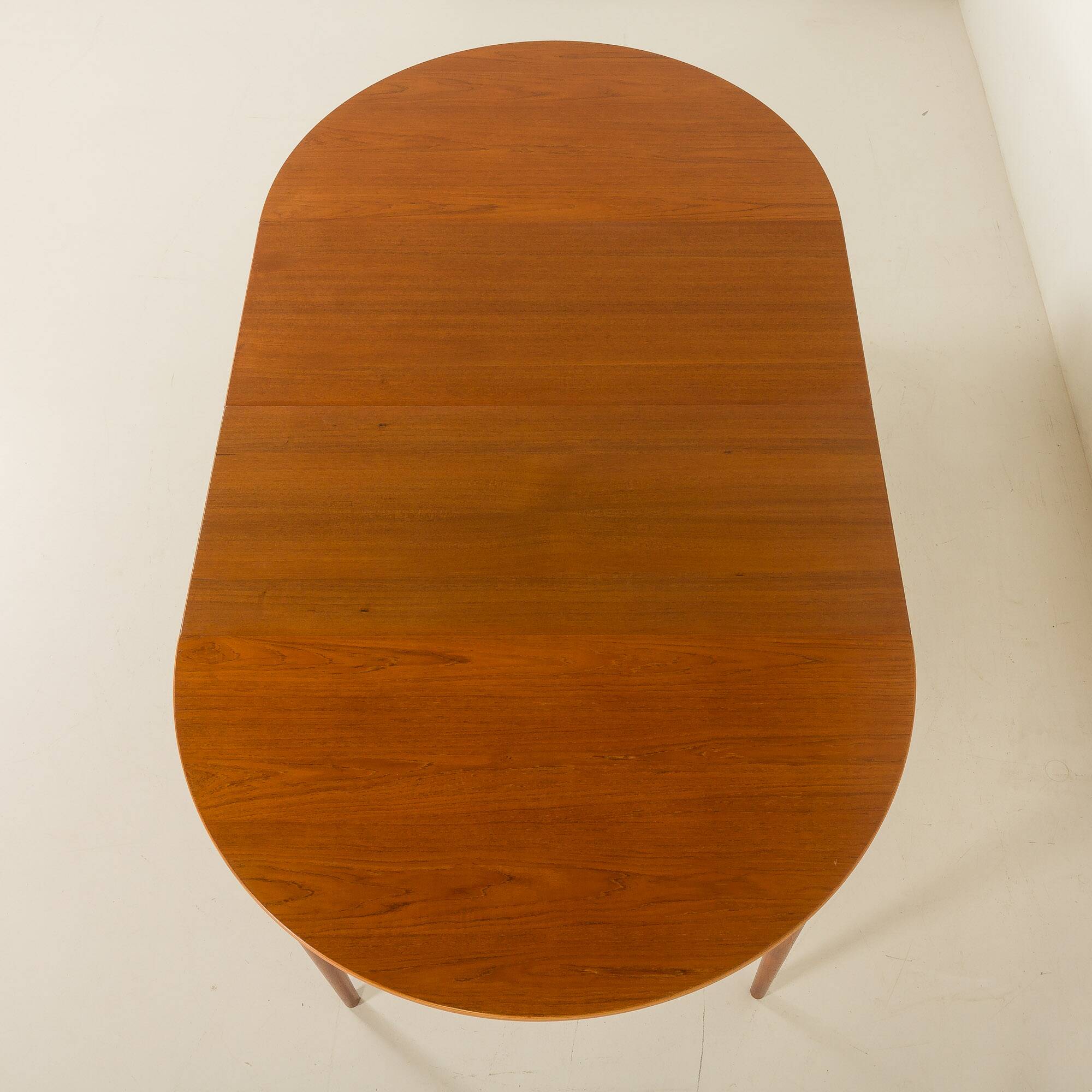 Table extensible en teck danois avec 2 allonges, années 1960.