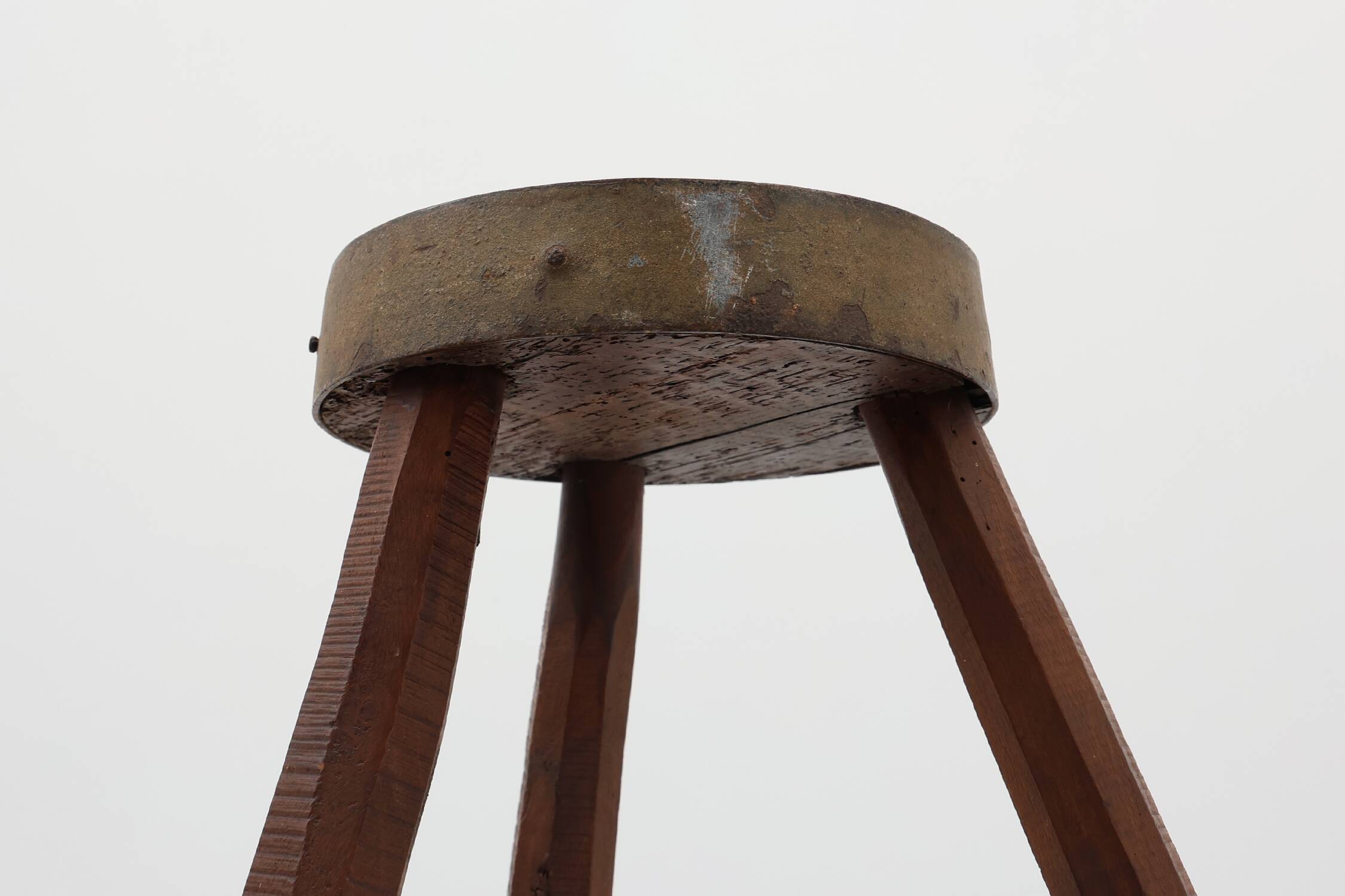 Brutalist French solid oak tripod stool with metal rim, 1850s