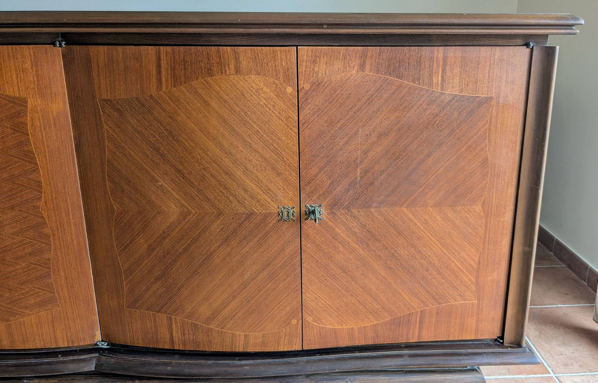 Enfilade-Buffet Vintage Louis XVI Modernised. Chevron Marquetry.