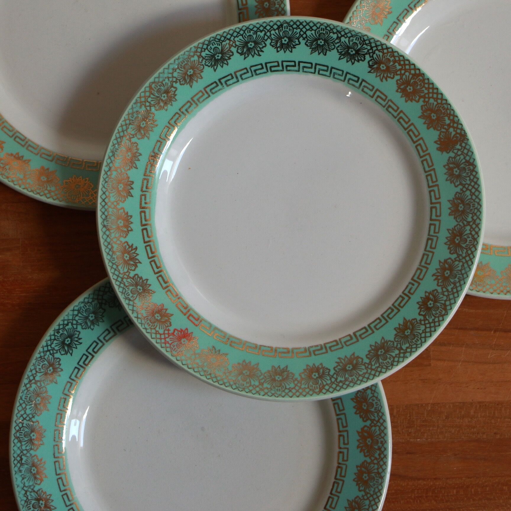 Mint and golden dessert plates