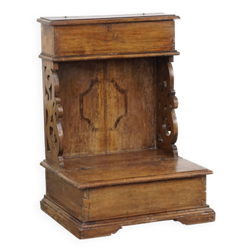 Banc d'église ancien en pin avec compartiments de rangement du 18e siècle