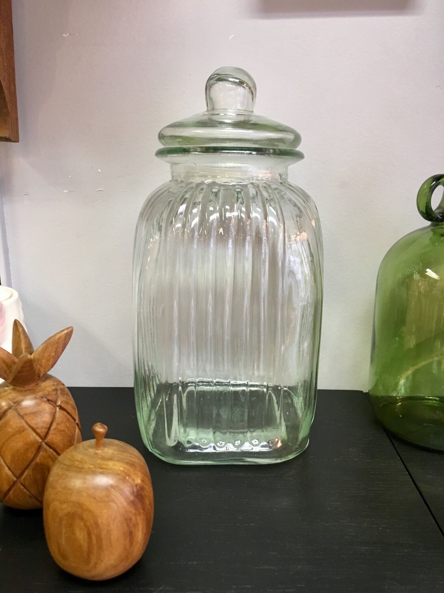 Airtight in striated glass candy