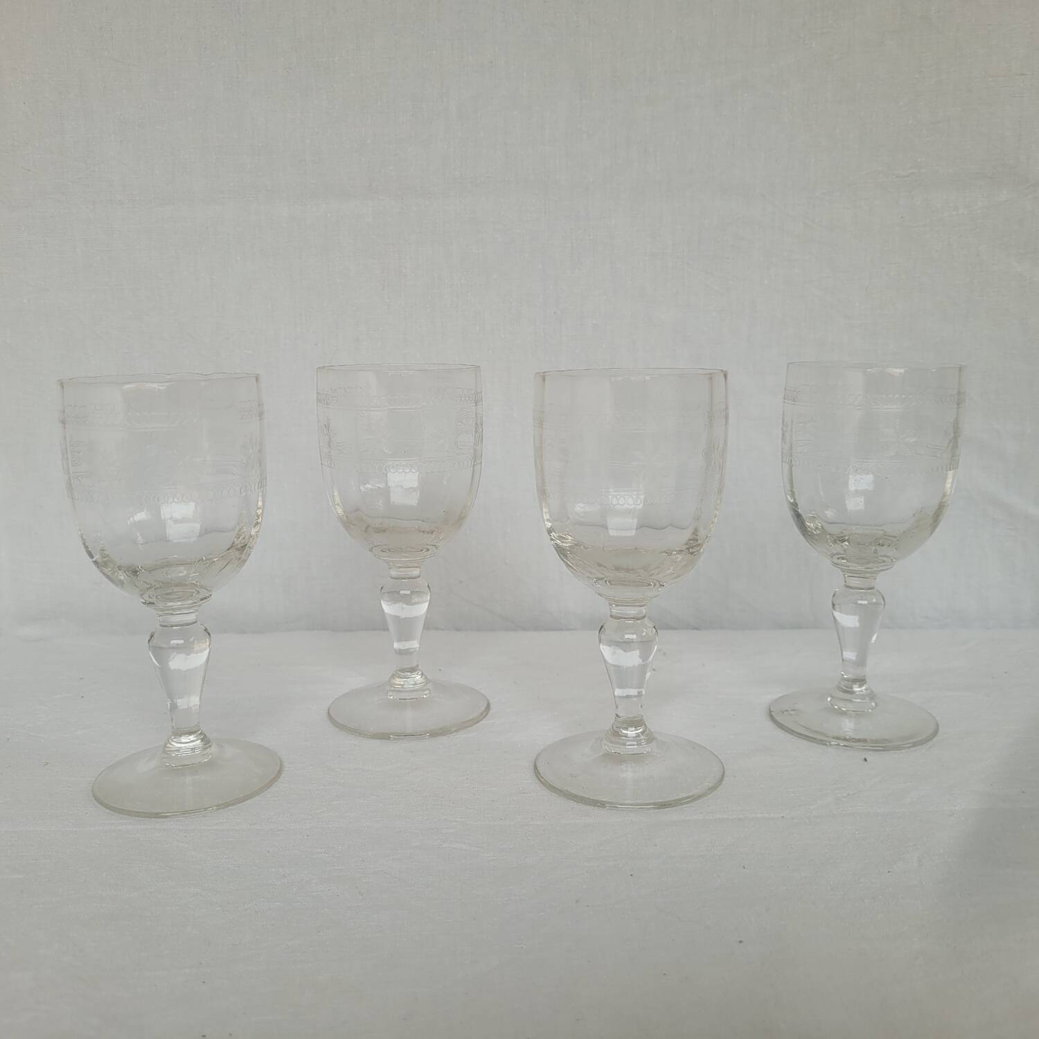 Verres à apéritif gravés soufflés – fin XIXᵉ / début XXᵉ siècle