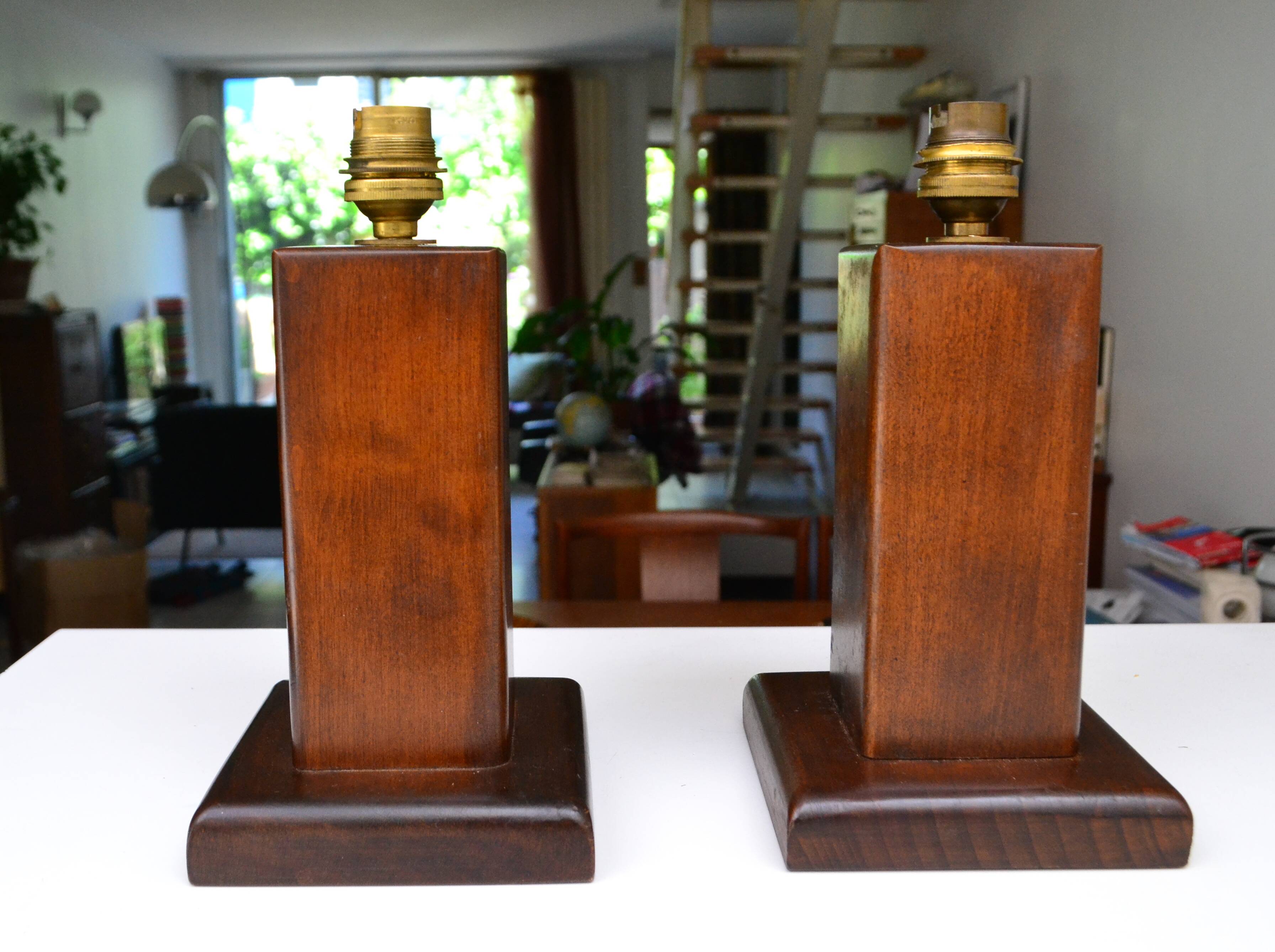 Pair of Art Deco lamps in solid mahogany