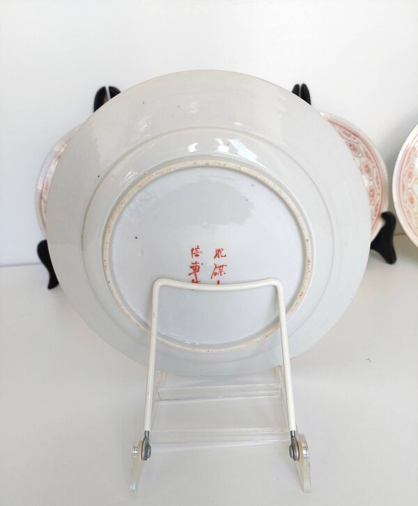 Lot de 4 assiettes anciennes en porcelaine Arita