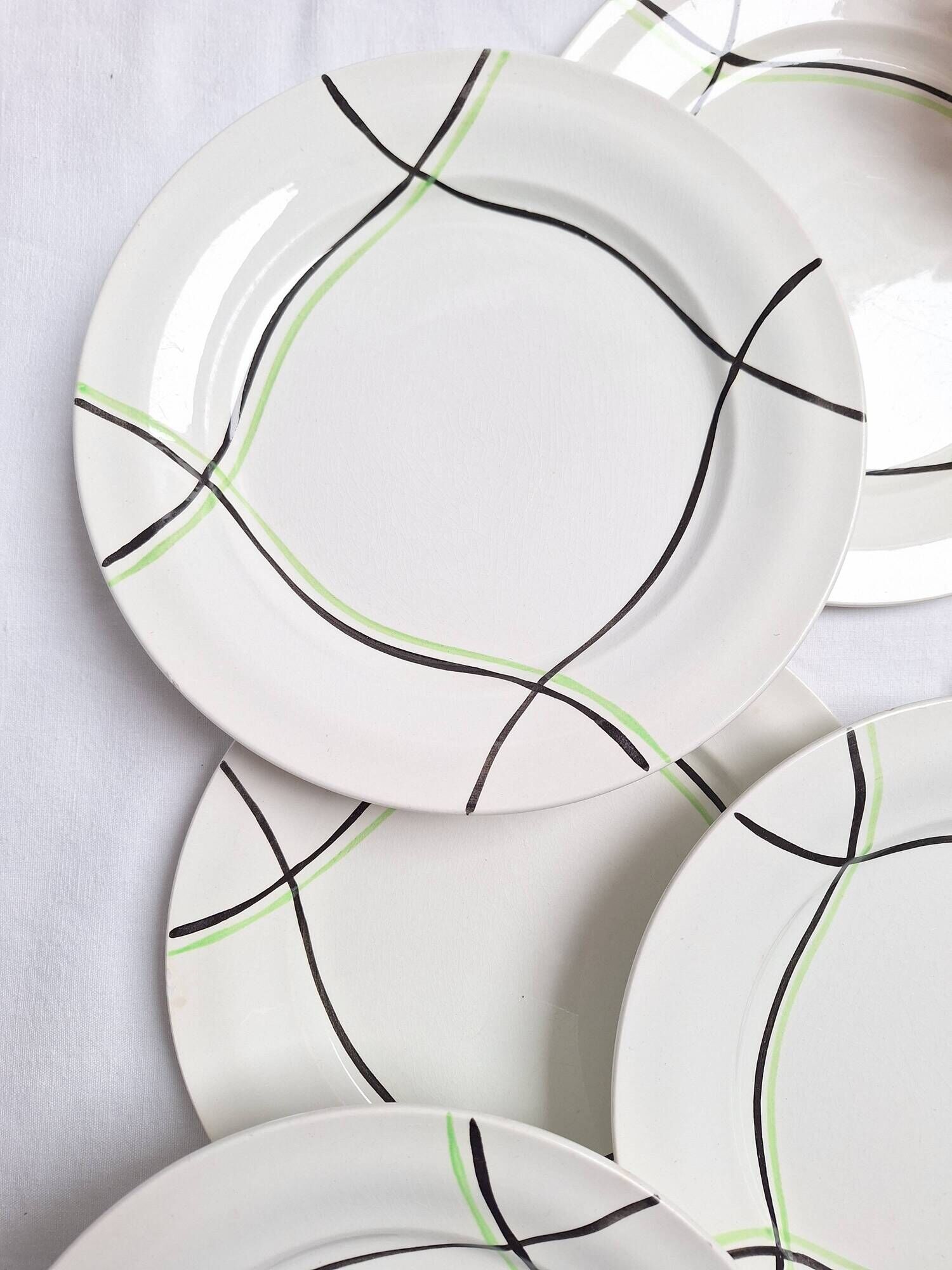Flat plates St Amand model Bayonne white, green and black.