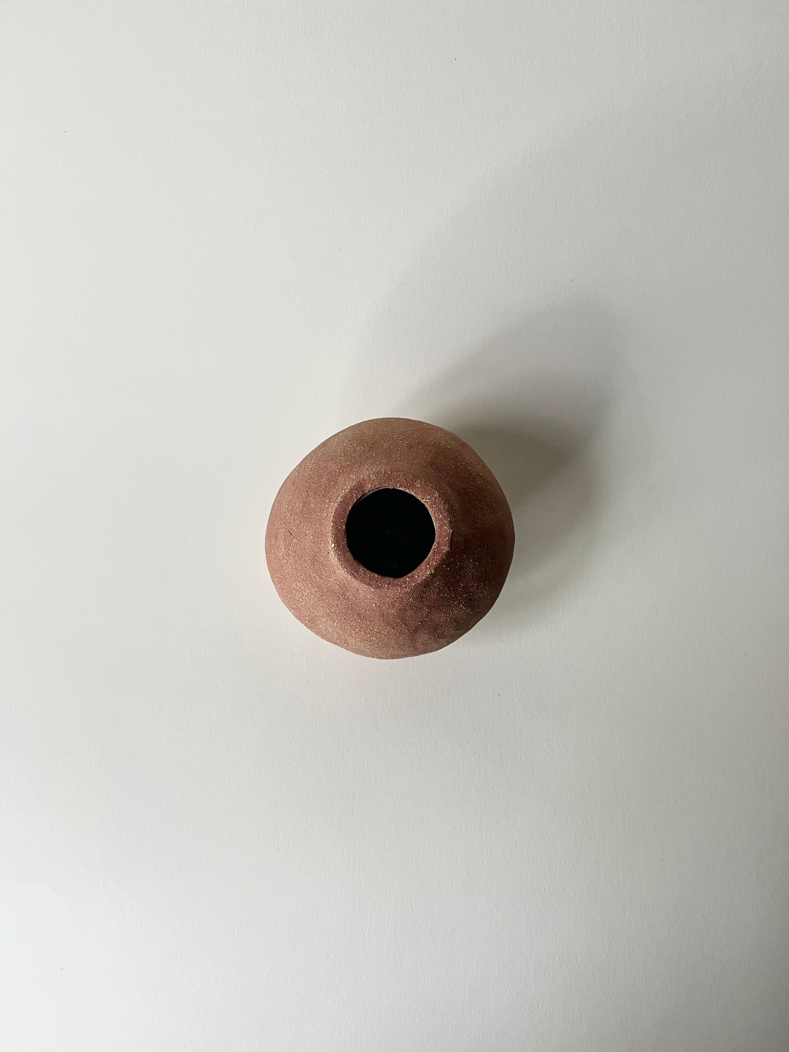 Vase boule terracotta, Tram Gomsu