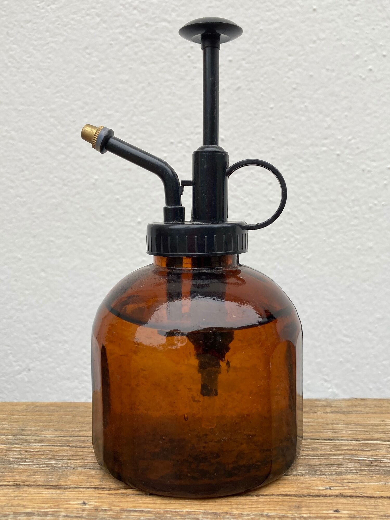 Hong Kong brown glass sprayer / bottle