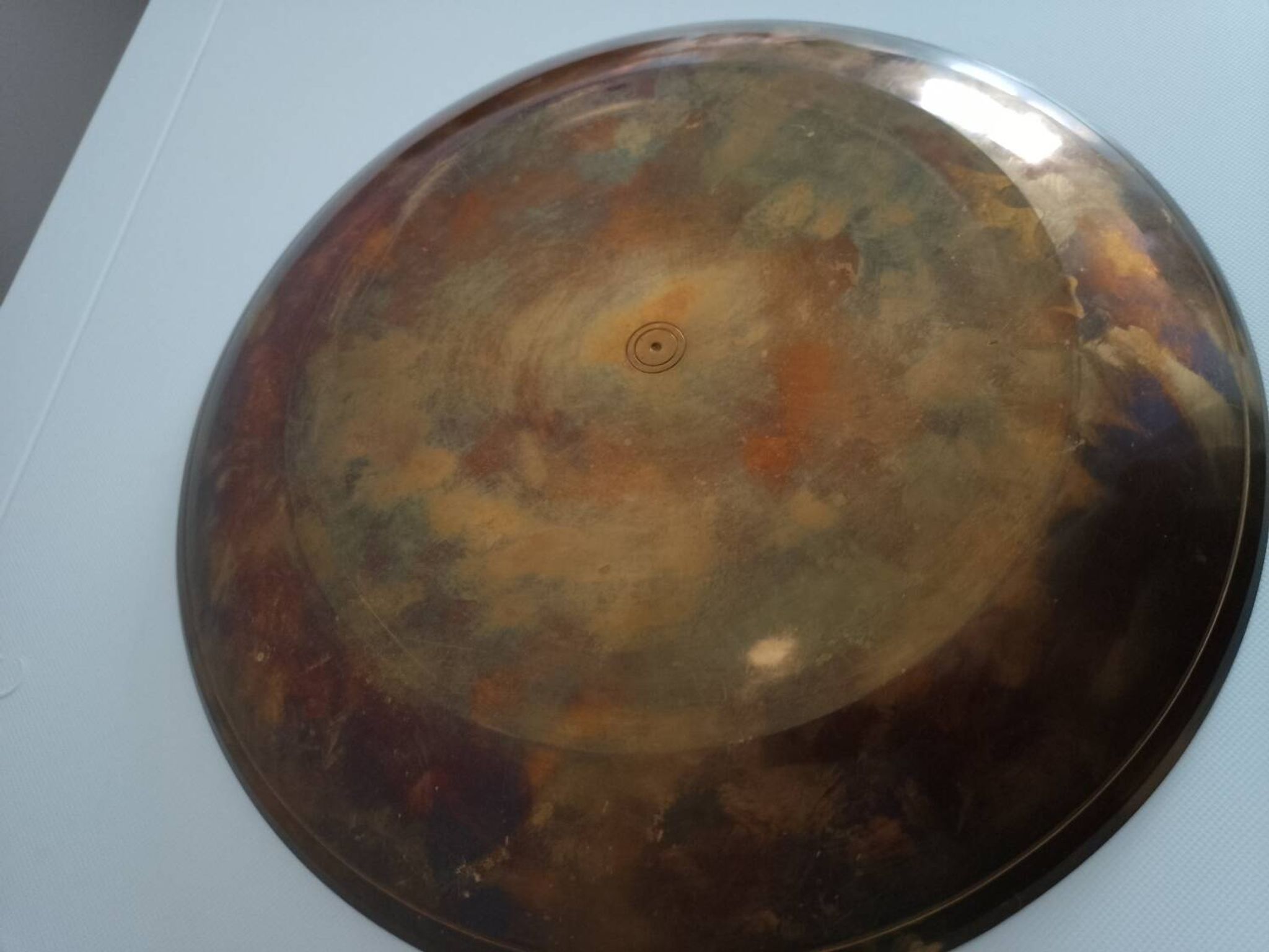 Plat cloisonné et laiton