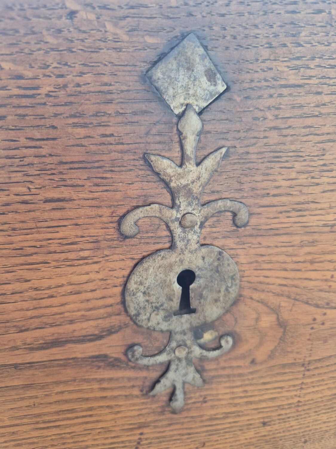 Late 19th century oak laundry chest