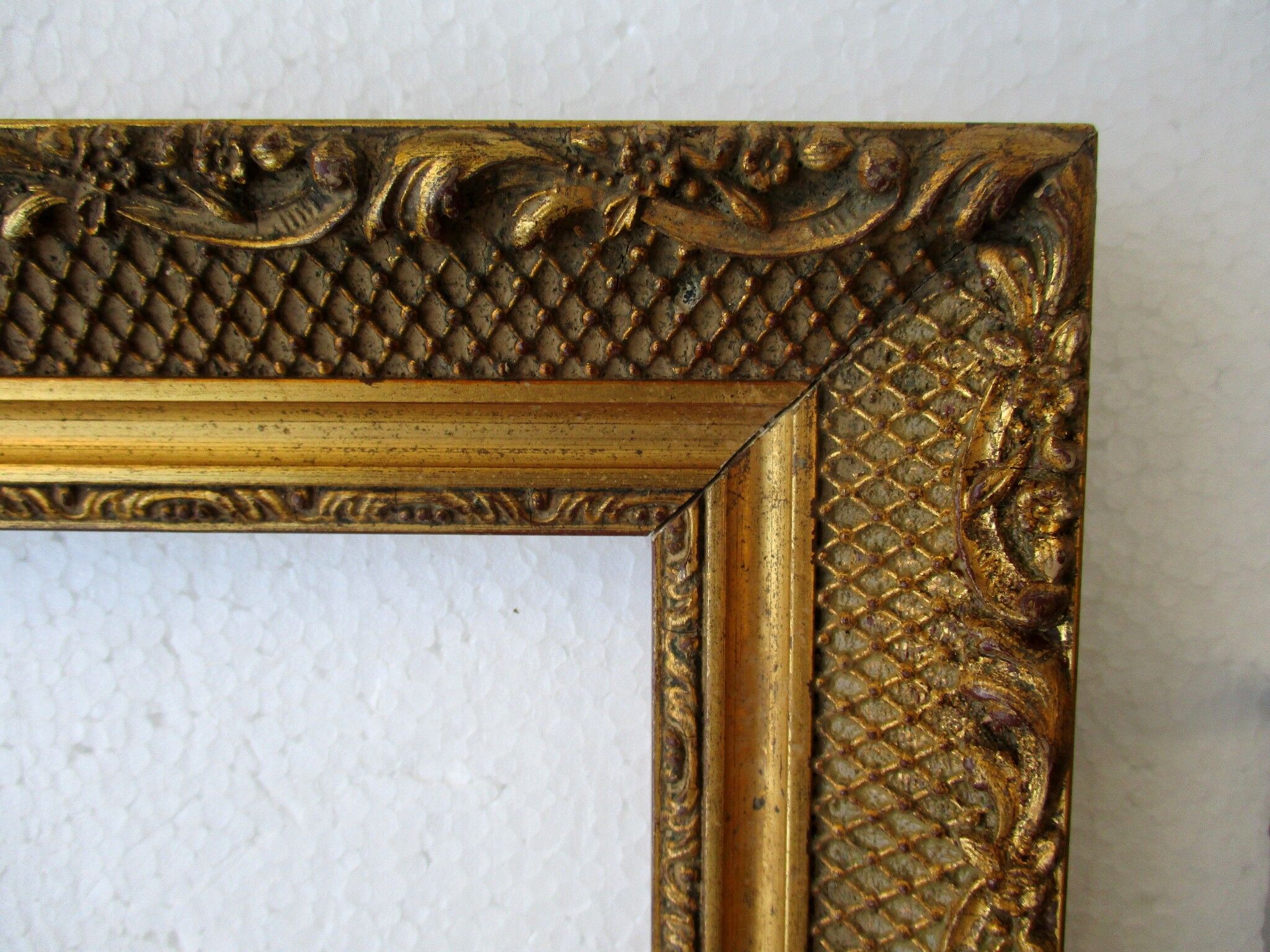 Vintage gilded wood frame for subject 134 x 182