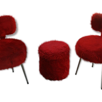 Lot 2 chaises et un pouf coffre moumoute rouge