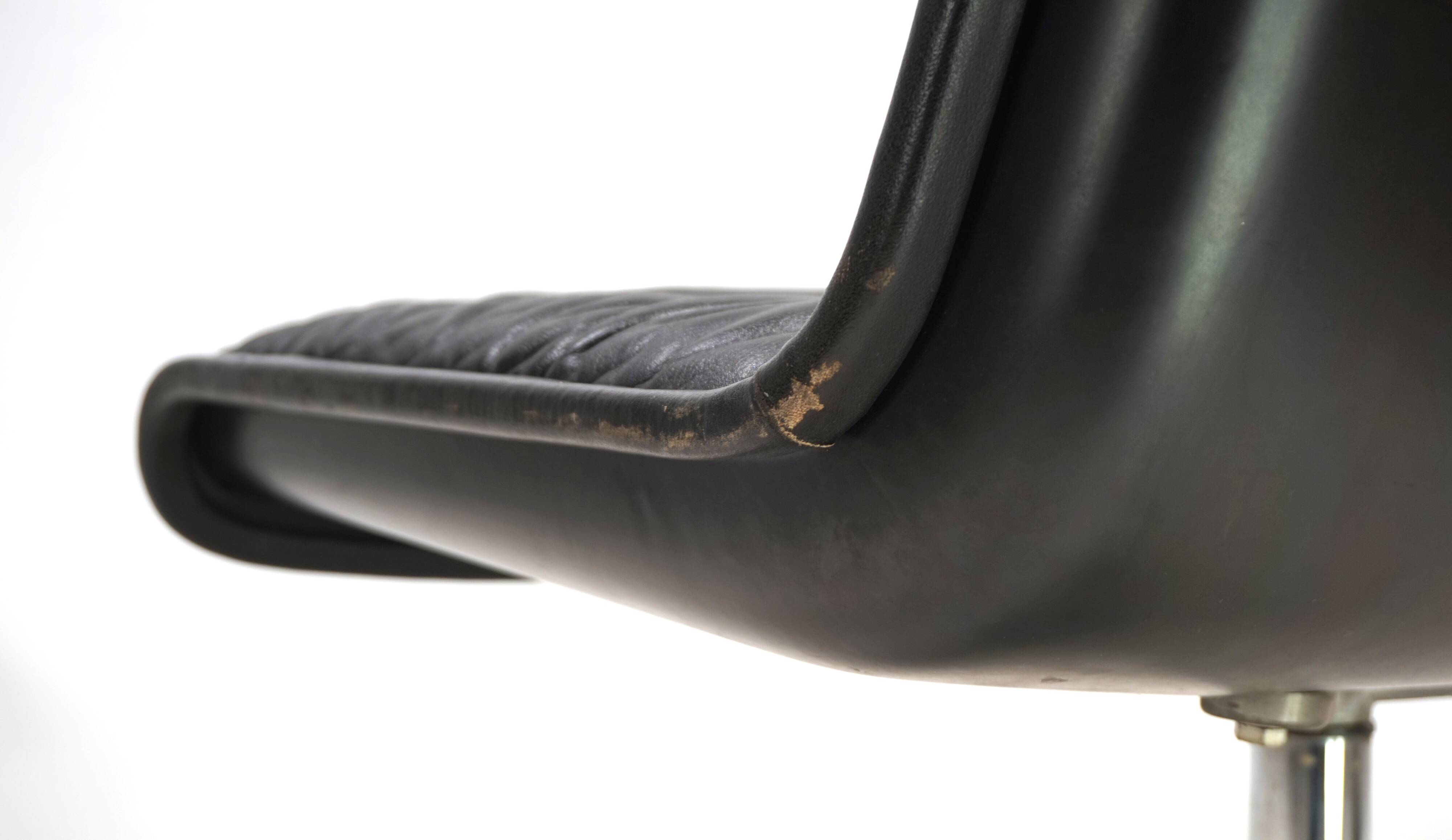 Wilhahn Delta set of 2 leather conference / dining chairs by Delta, 1960