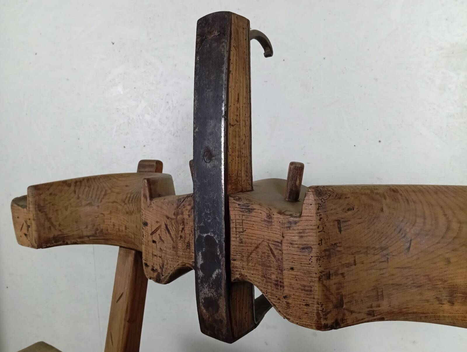 Brutalist bench bull's head file