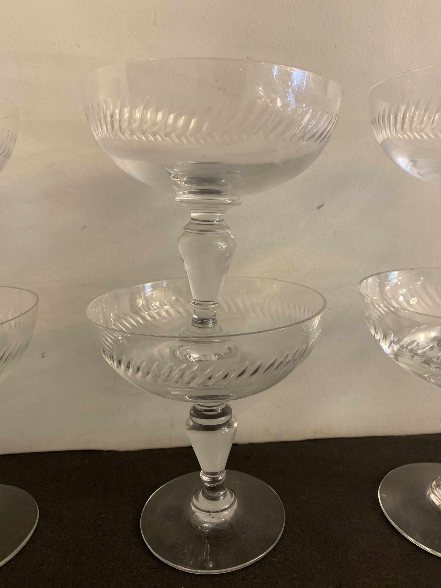 6 coupes à champagne anciennes en cristallin soufflé