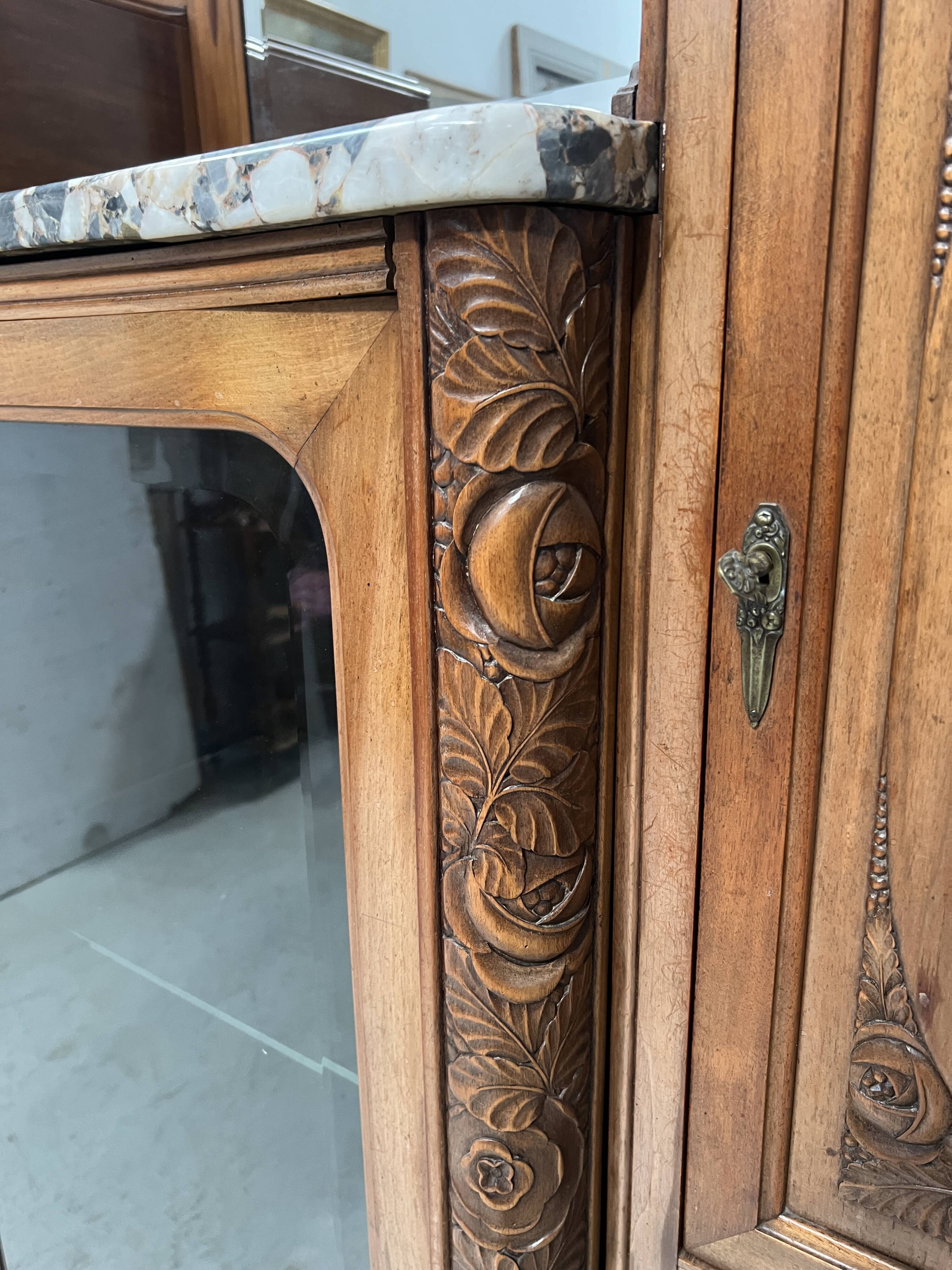 Art Deco buffet in solid walnut, 20th century.