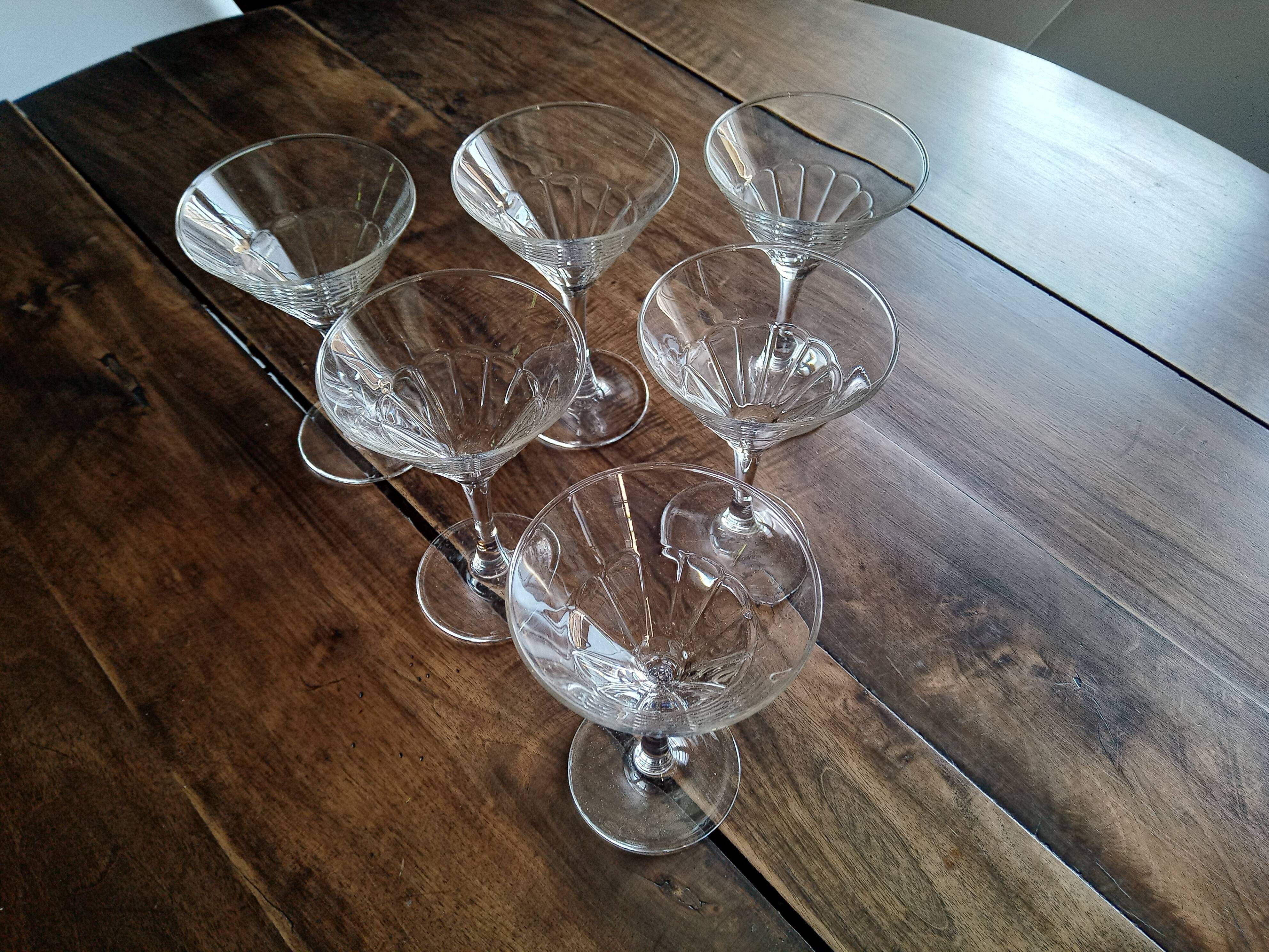Lot of 6 vintage champagne glasses in conical drinking glass