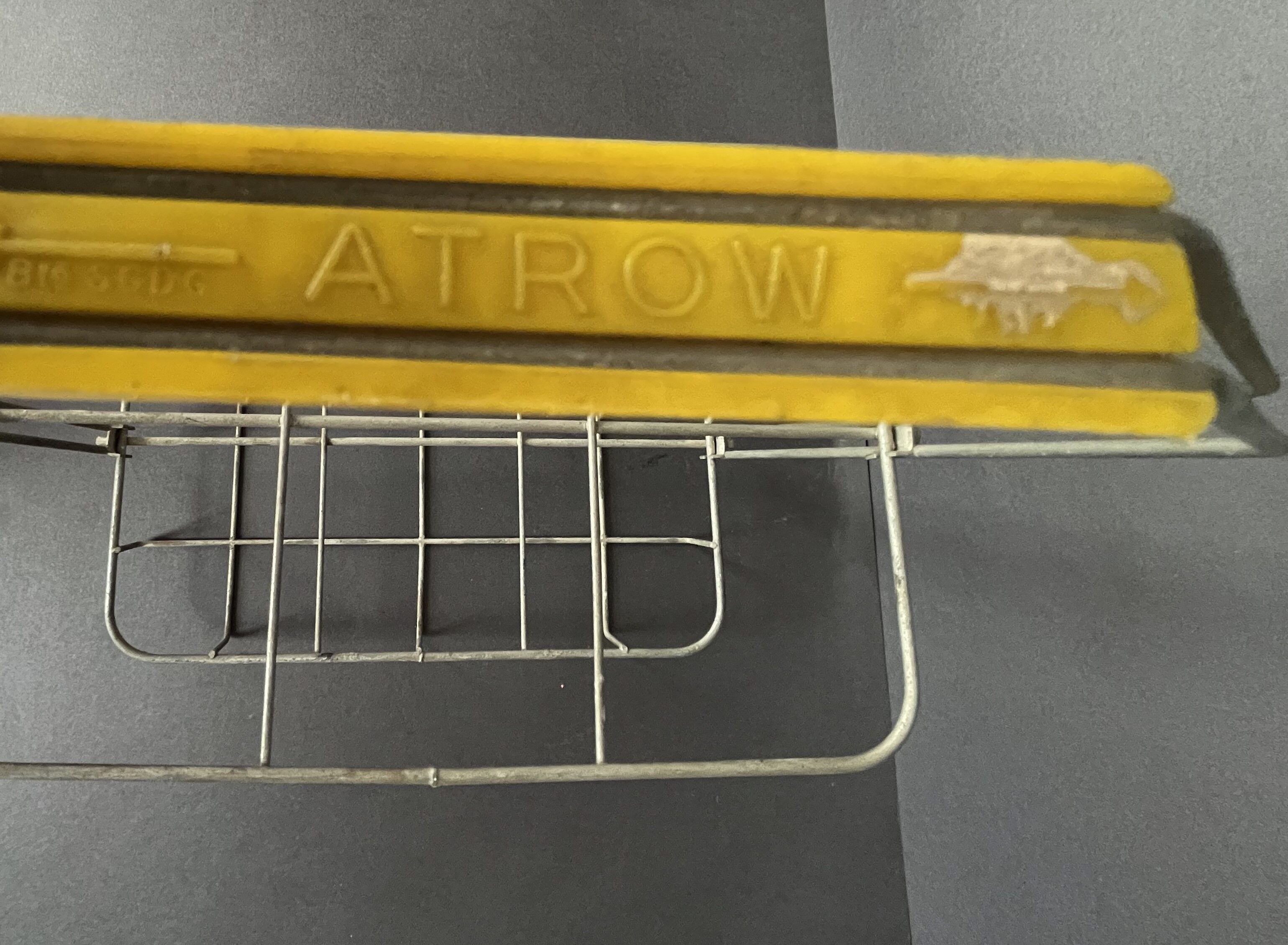 Porte bouteilles métallique vintage