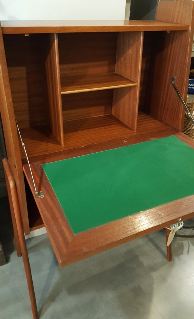 Writing desk feet compass