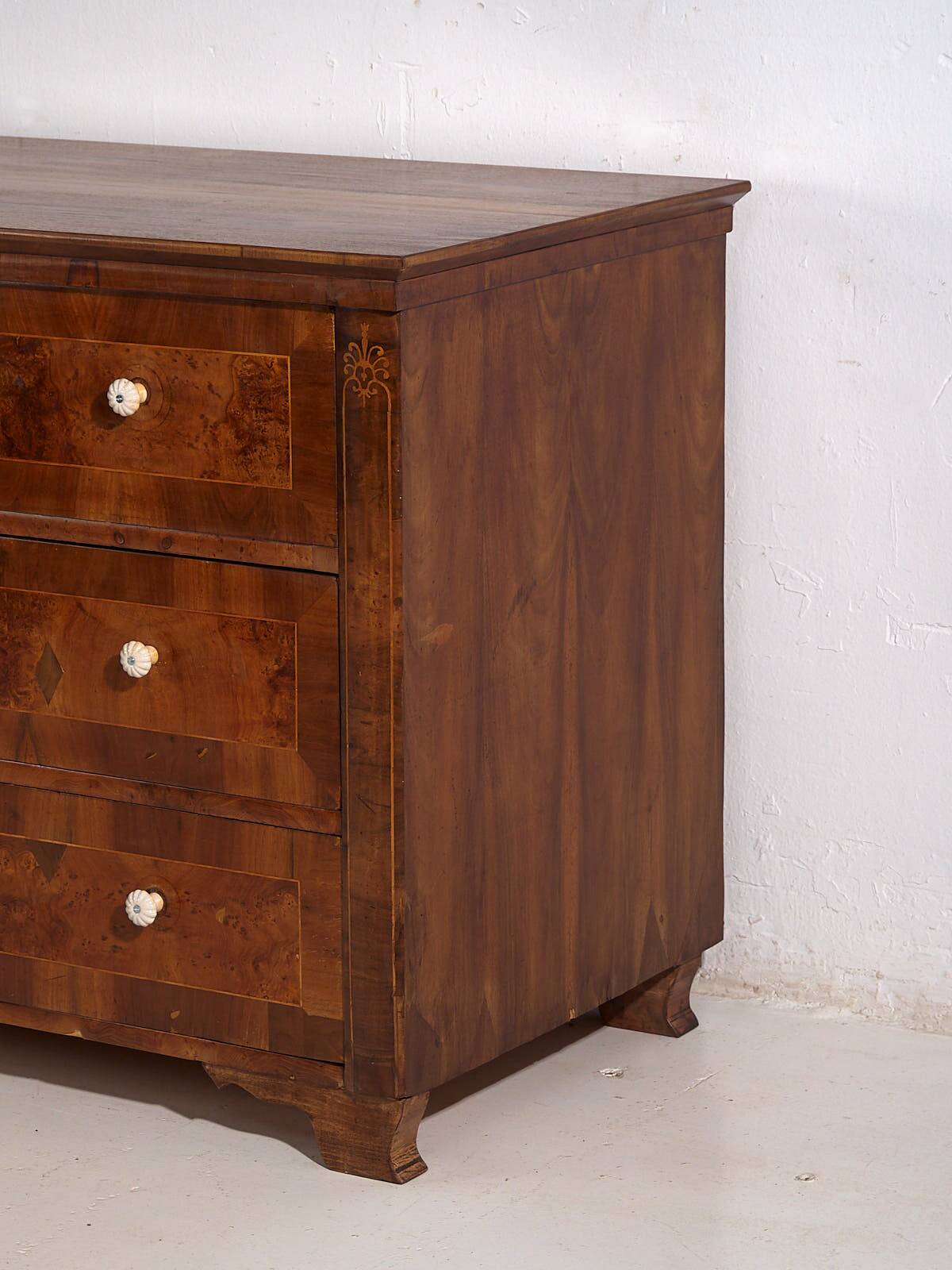 Antique Biedermeier chest of drawers with three drawers (circa 1850)