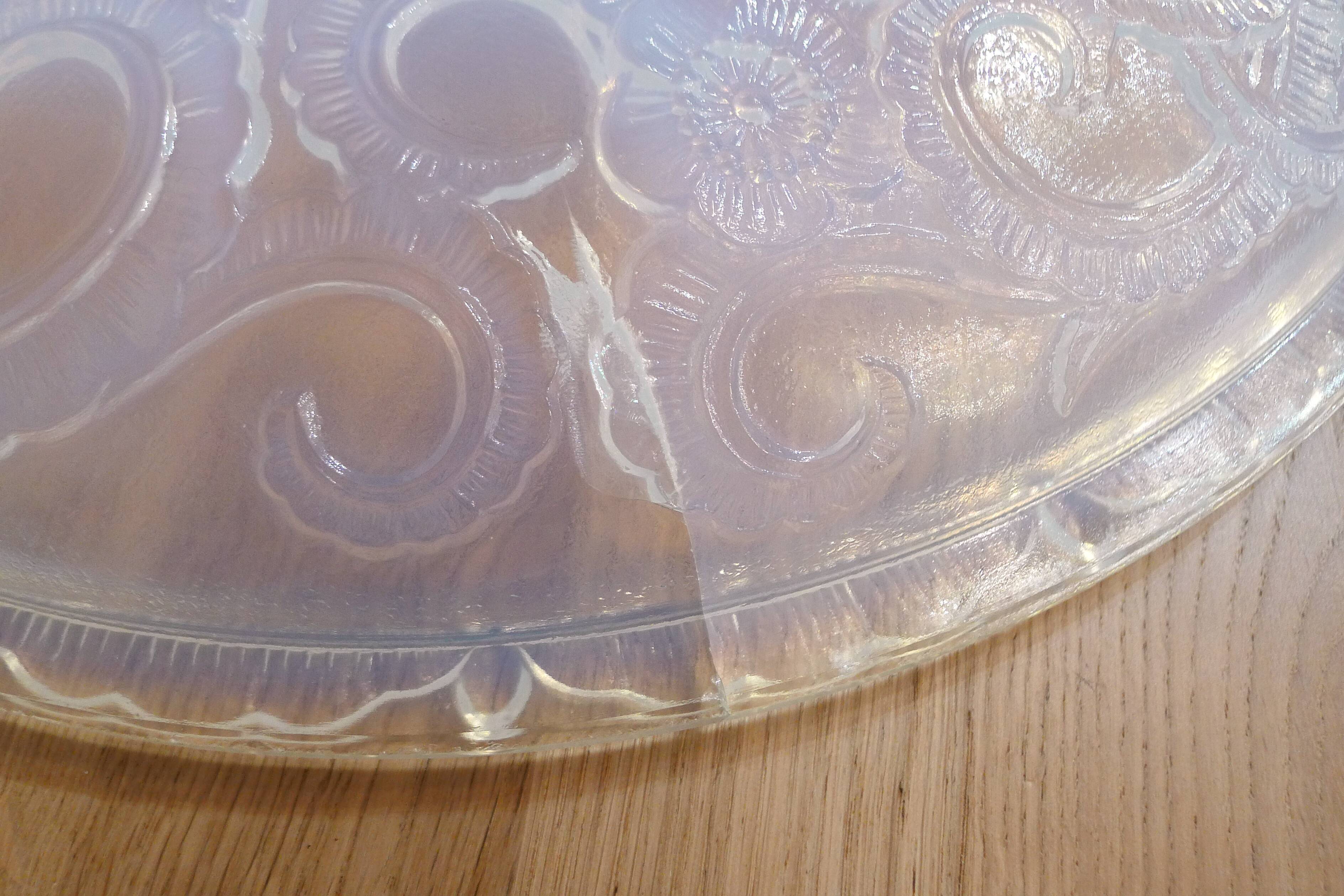 Dish opalescent Bird of paradise signed D'Avesn