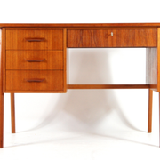 Simple pedestal pedestal desk in vintage danish retro teak from the 60s/70s