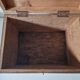 Boite coffre en bois patinée grise
