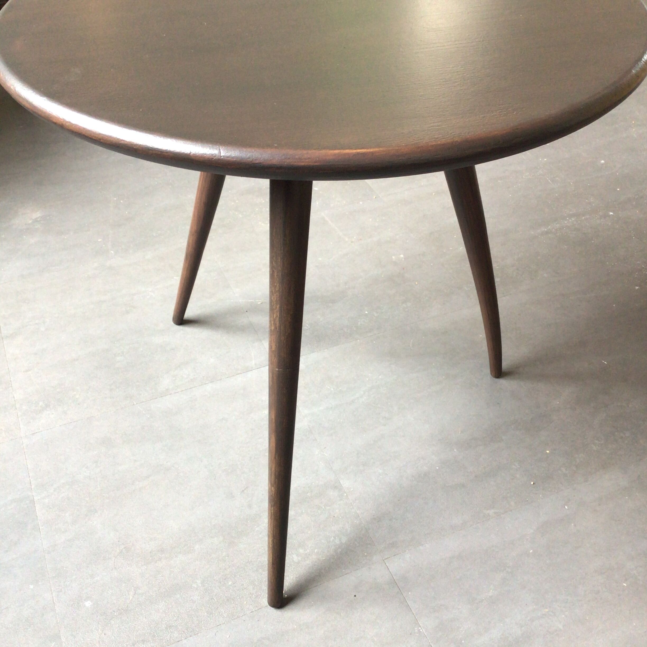 Coffee table round compass feet