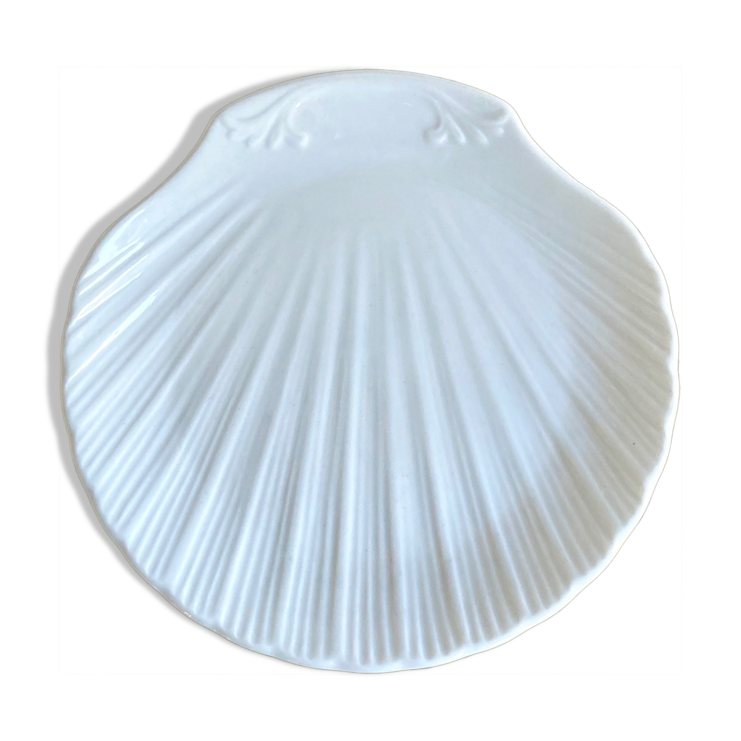 Porcelain scallop dish