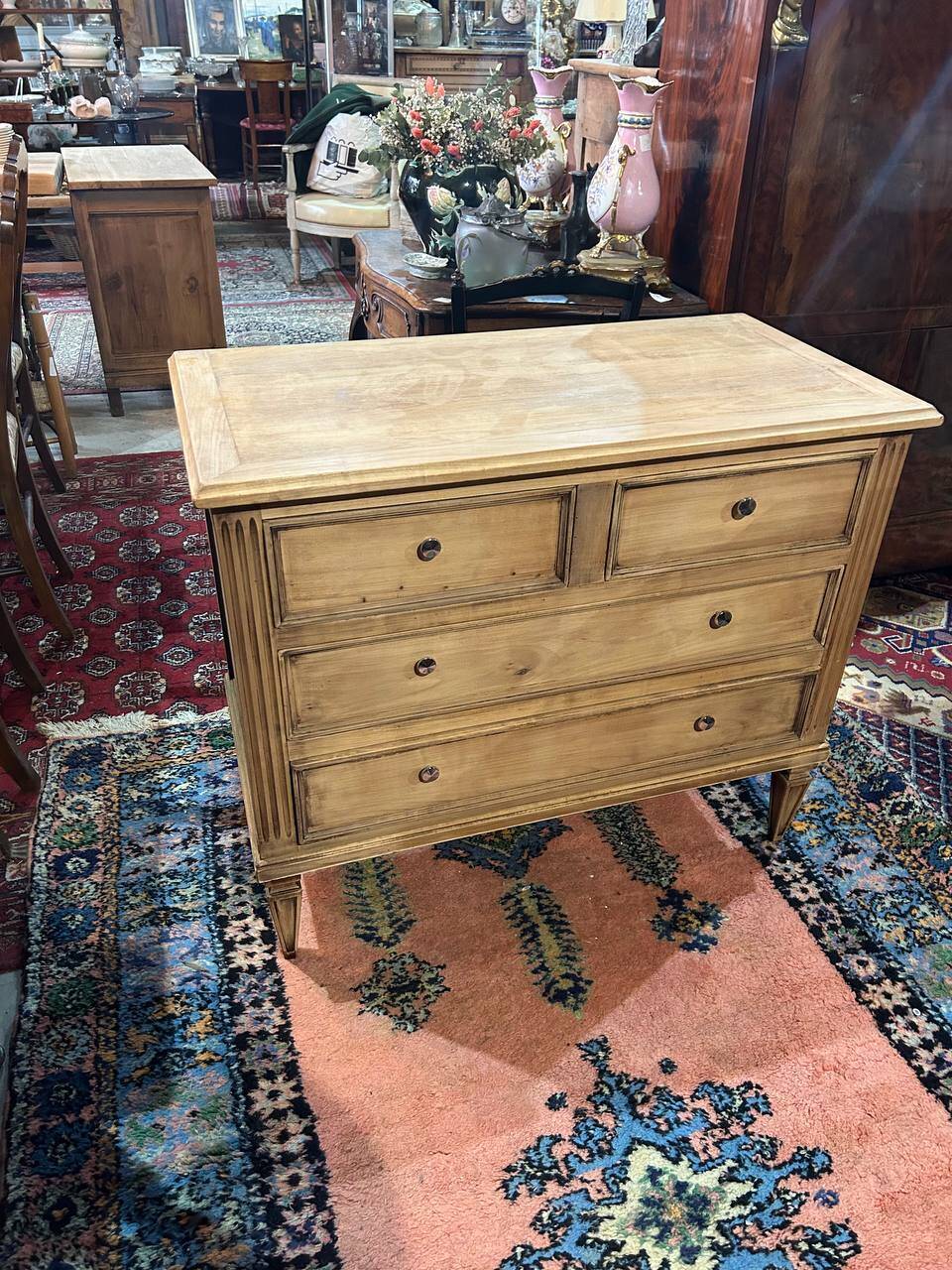 Commode de style Louis XVI cannelée