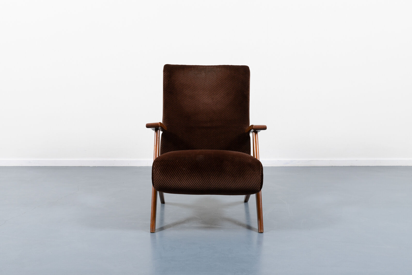Italian reclining lounge chair by Antonio Gorgon